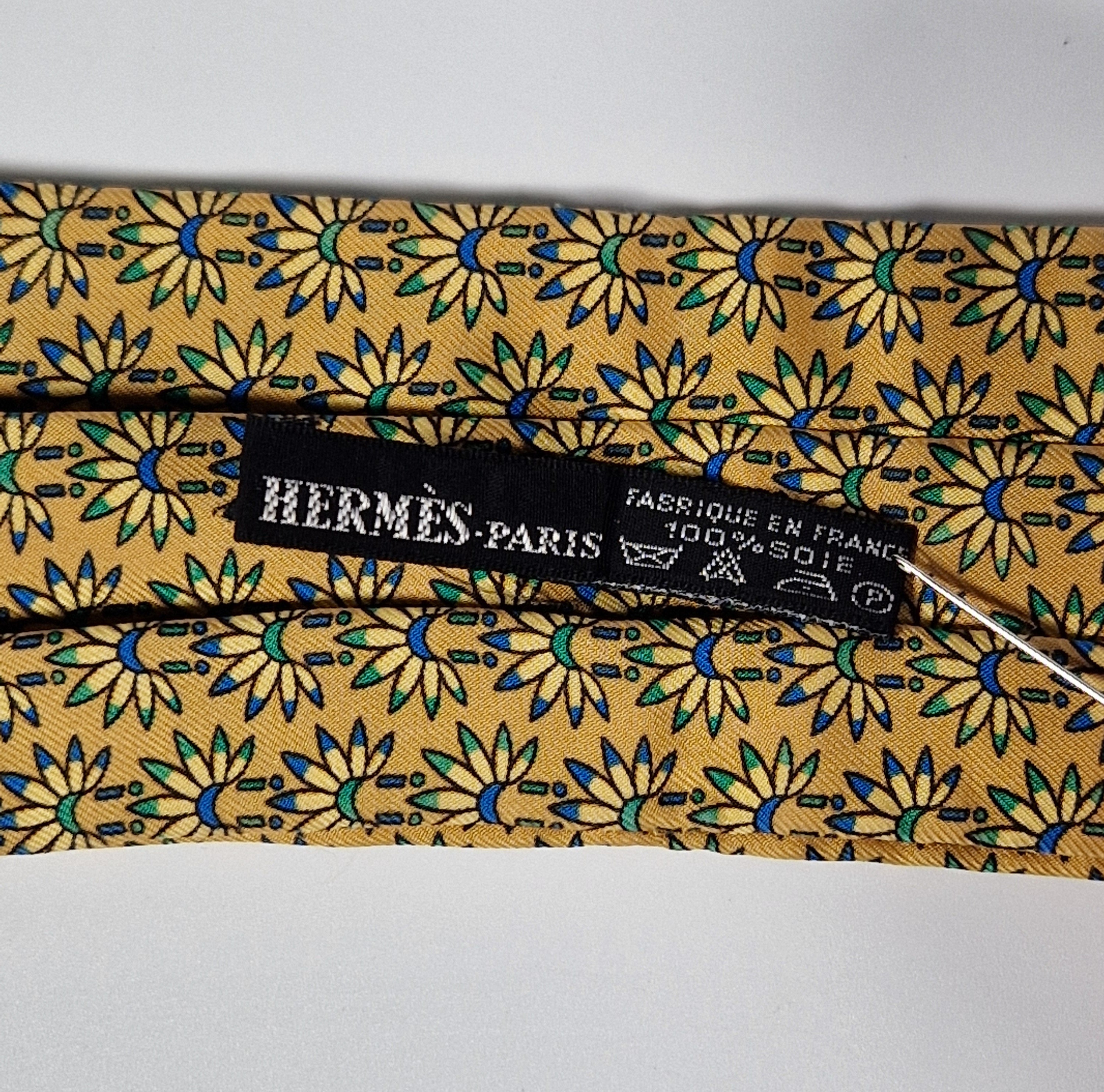 Hermés ascot scarf