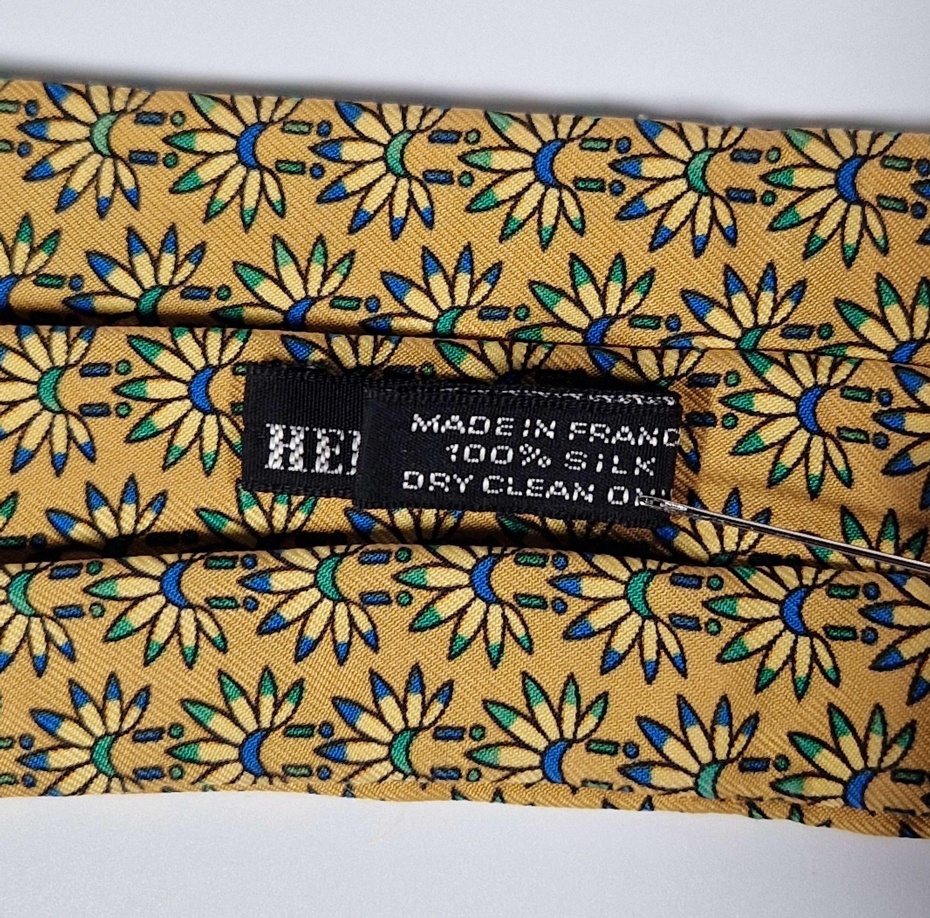 Hermés ascot scarf