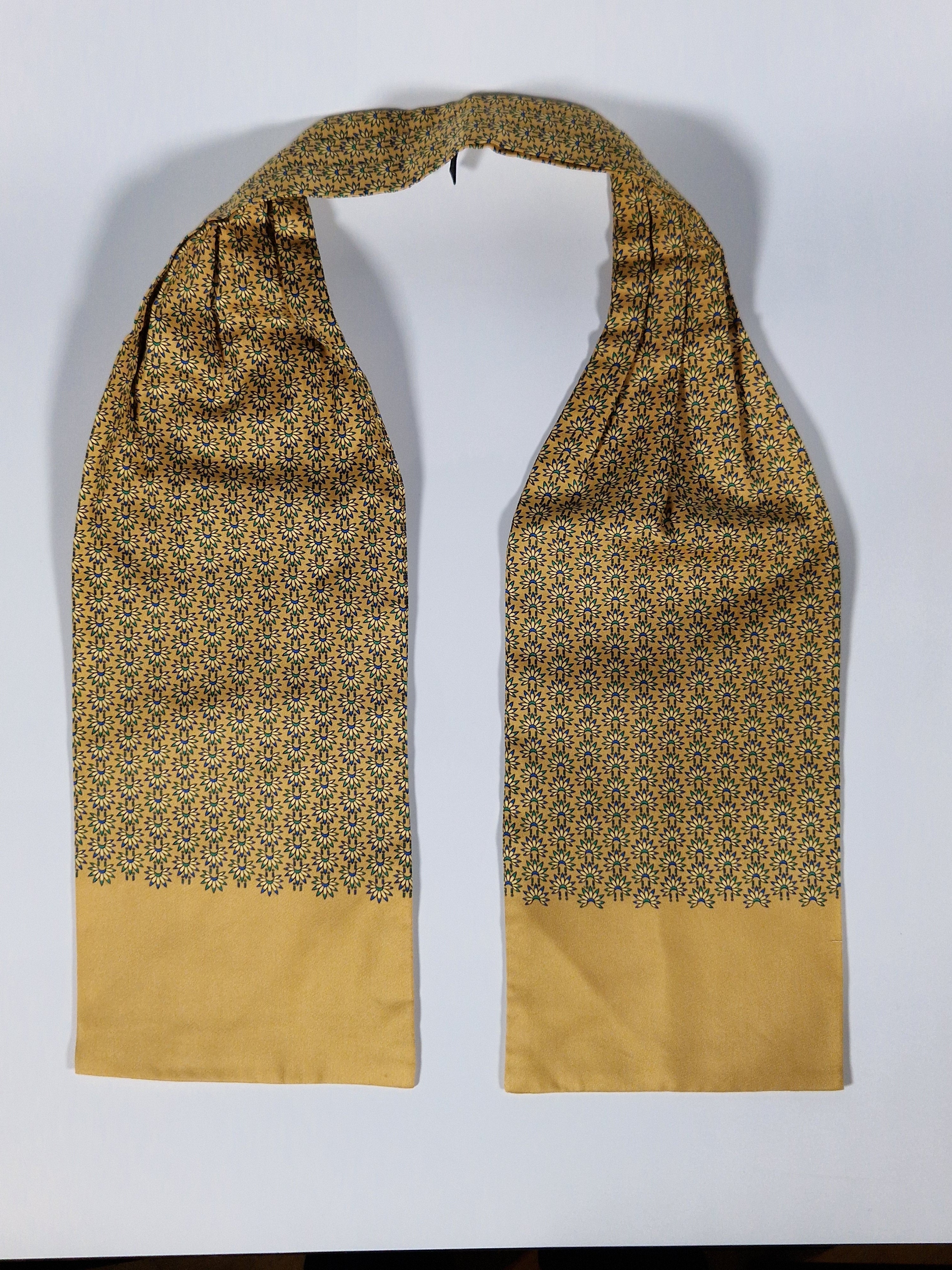 Hermés ascot scarf