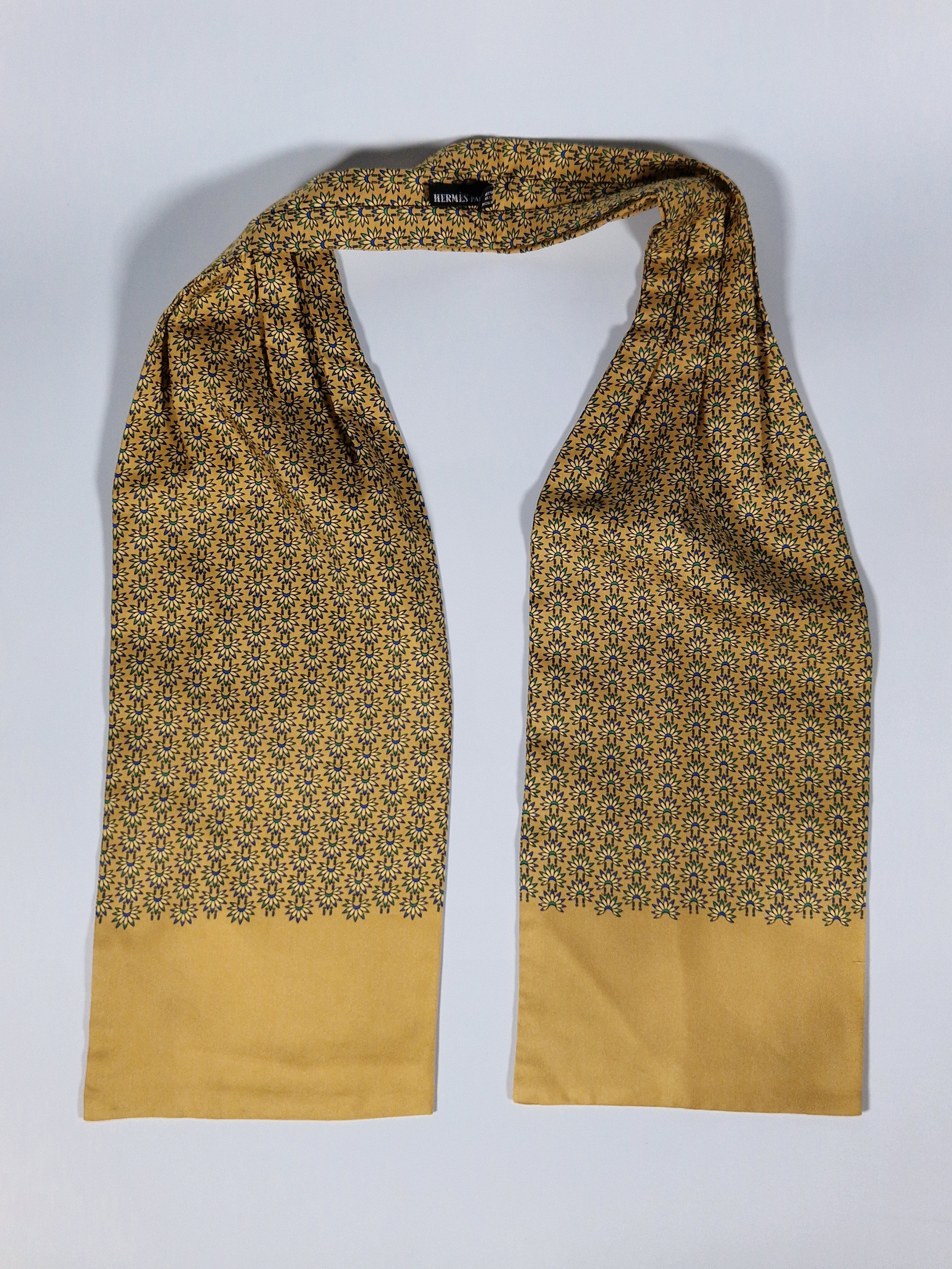 Hermés ascot scarf