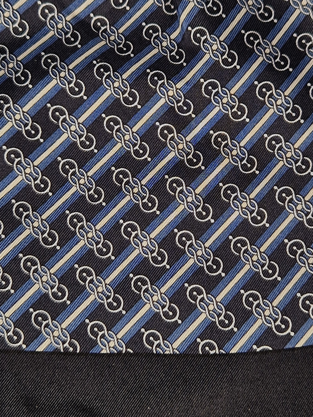 Hermés ascot scarf