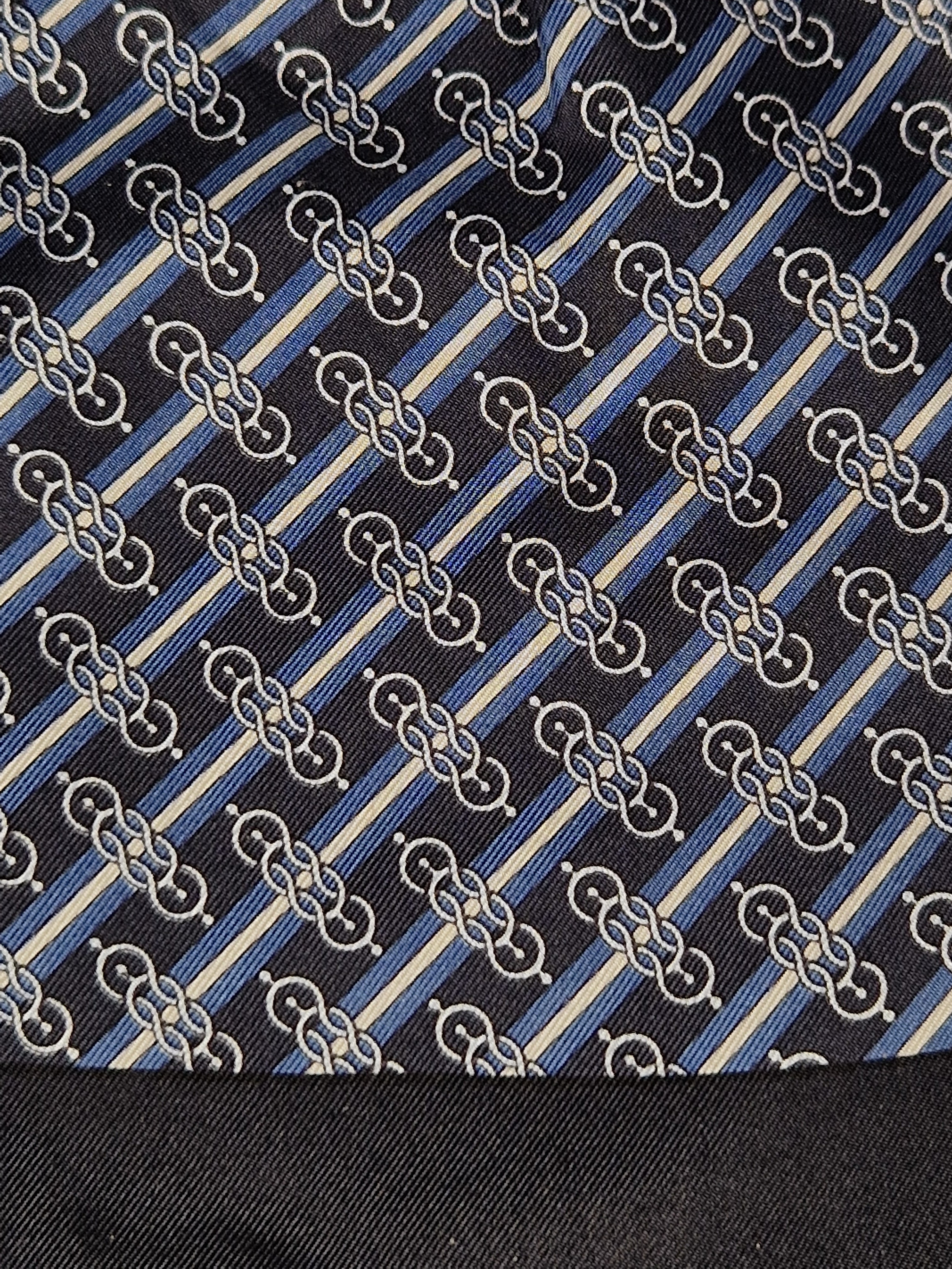 Hermés ascot scarf