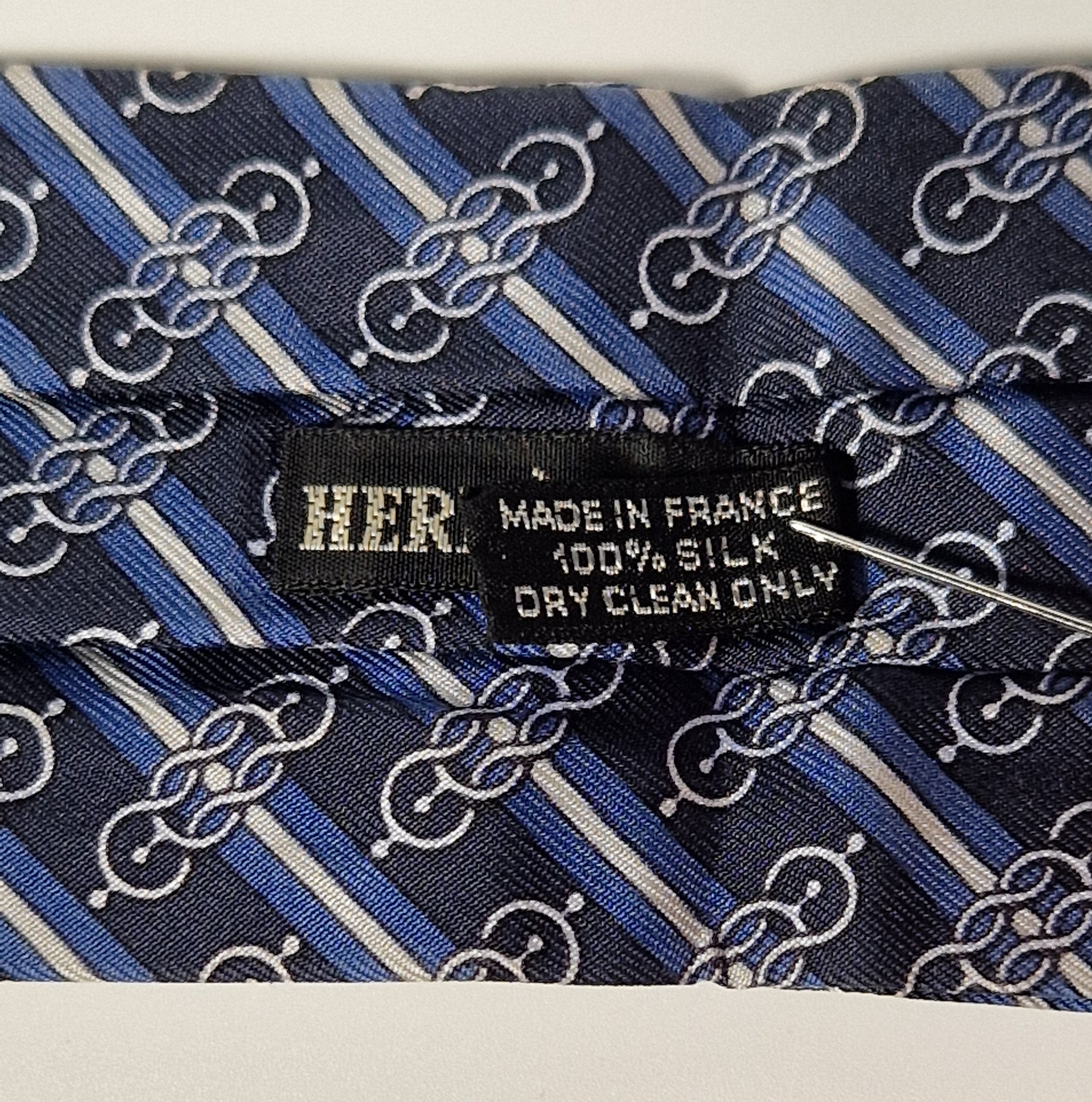 Hermés ascot scarf