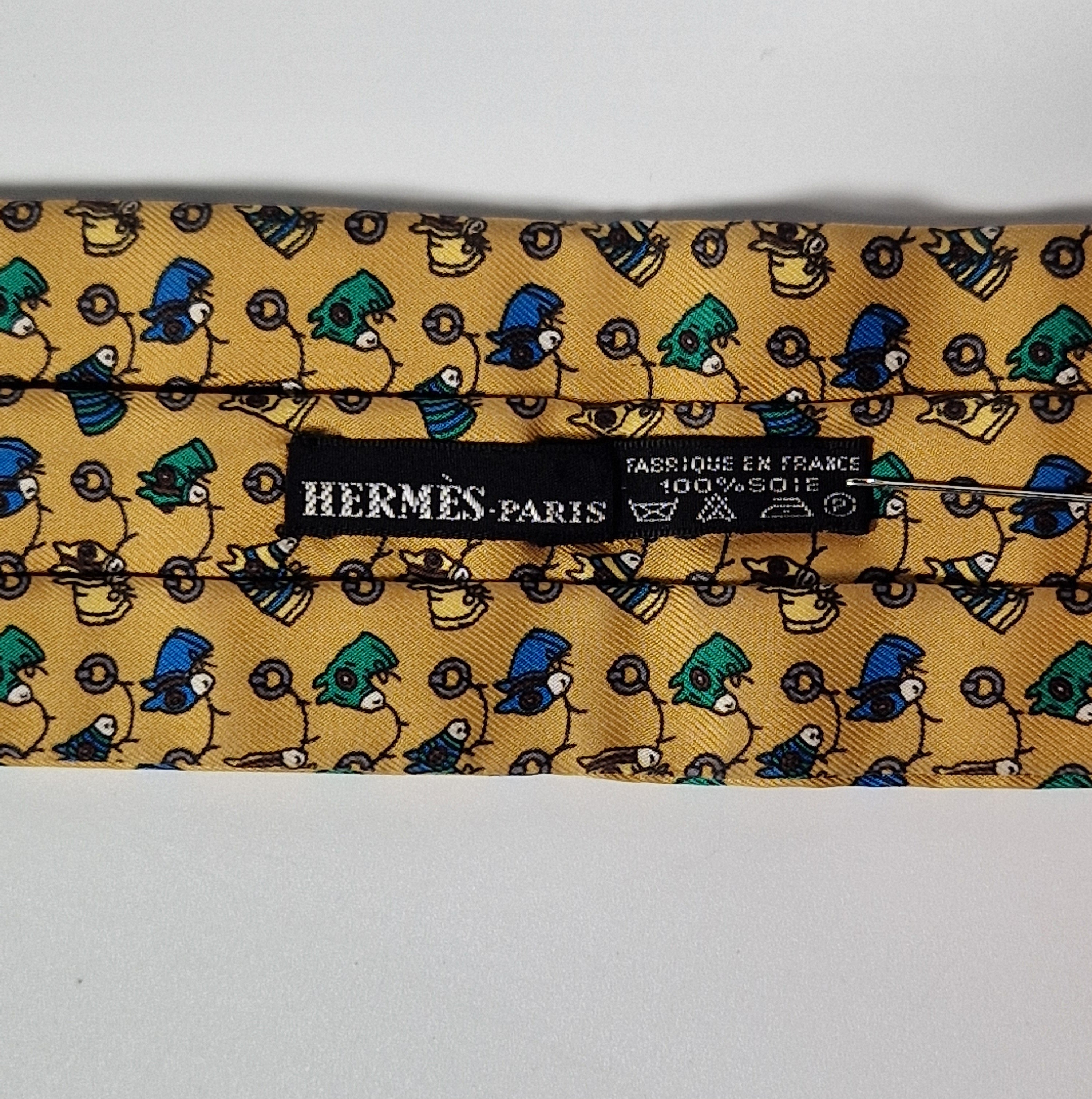 Hermés ascot scarf