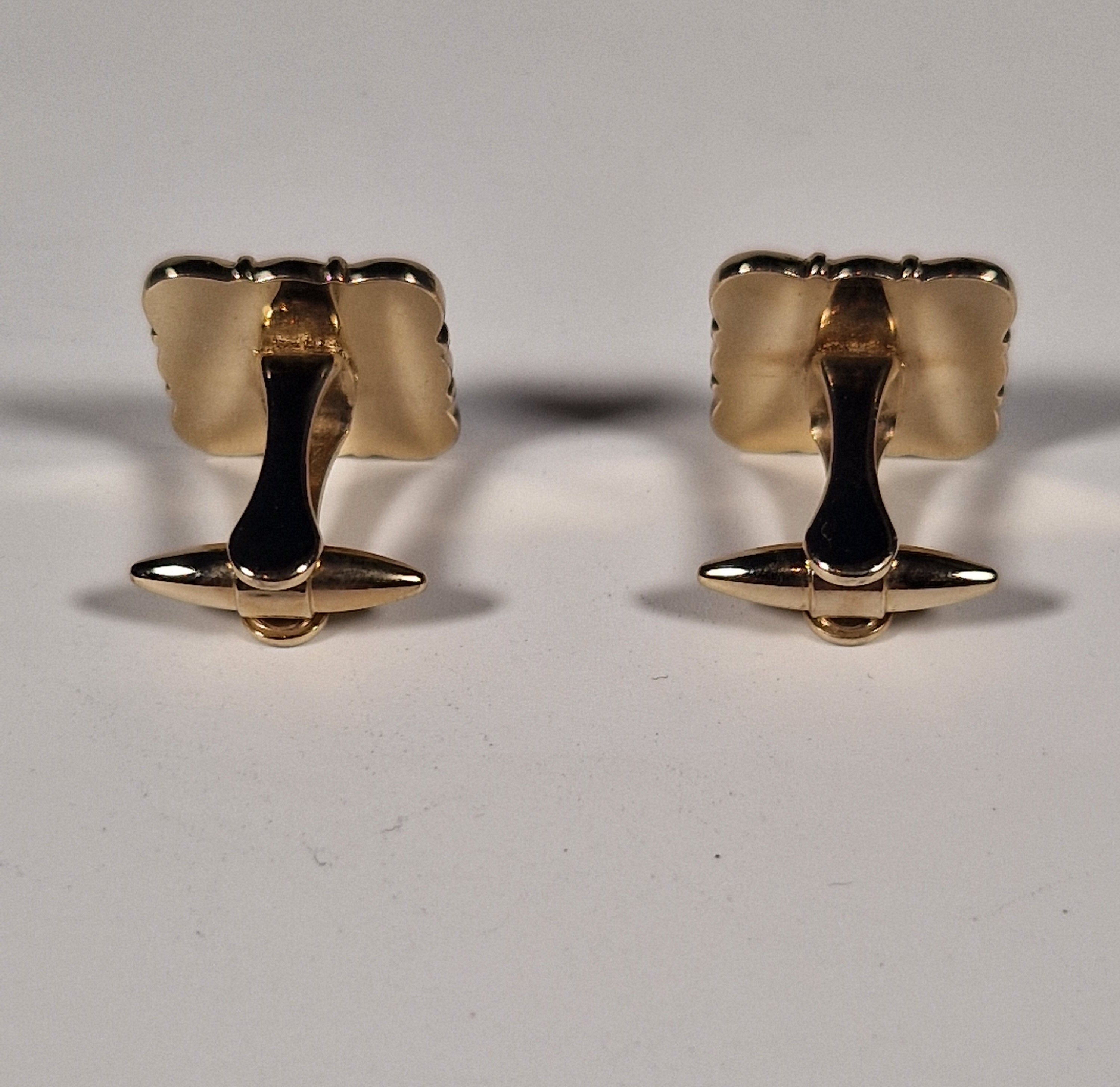 A pair of cufflinks and tiepin from Wedgewood