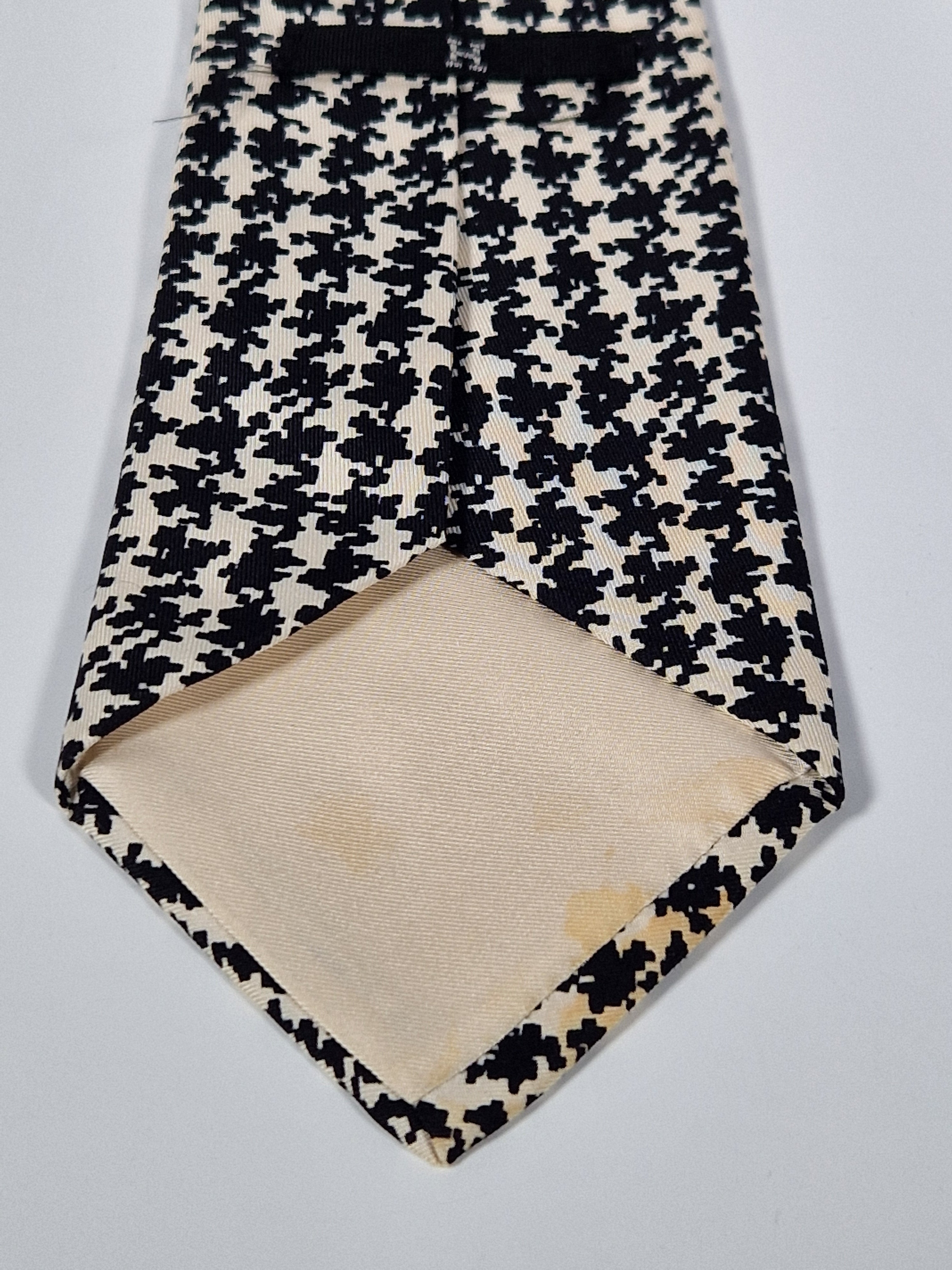 Hermés wide vintage silk tie black and white 437 PA