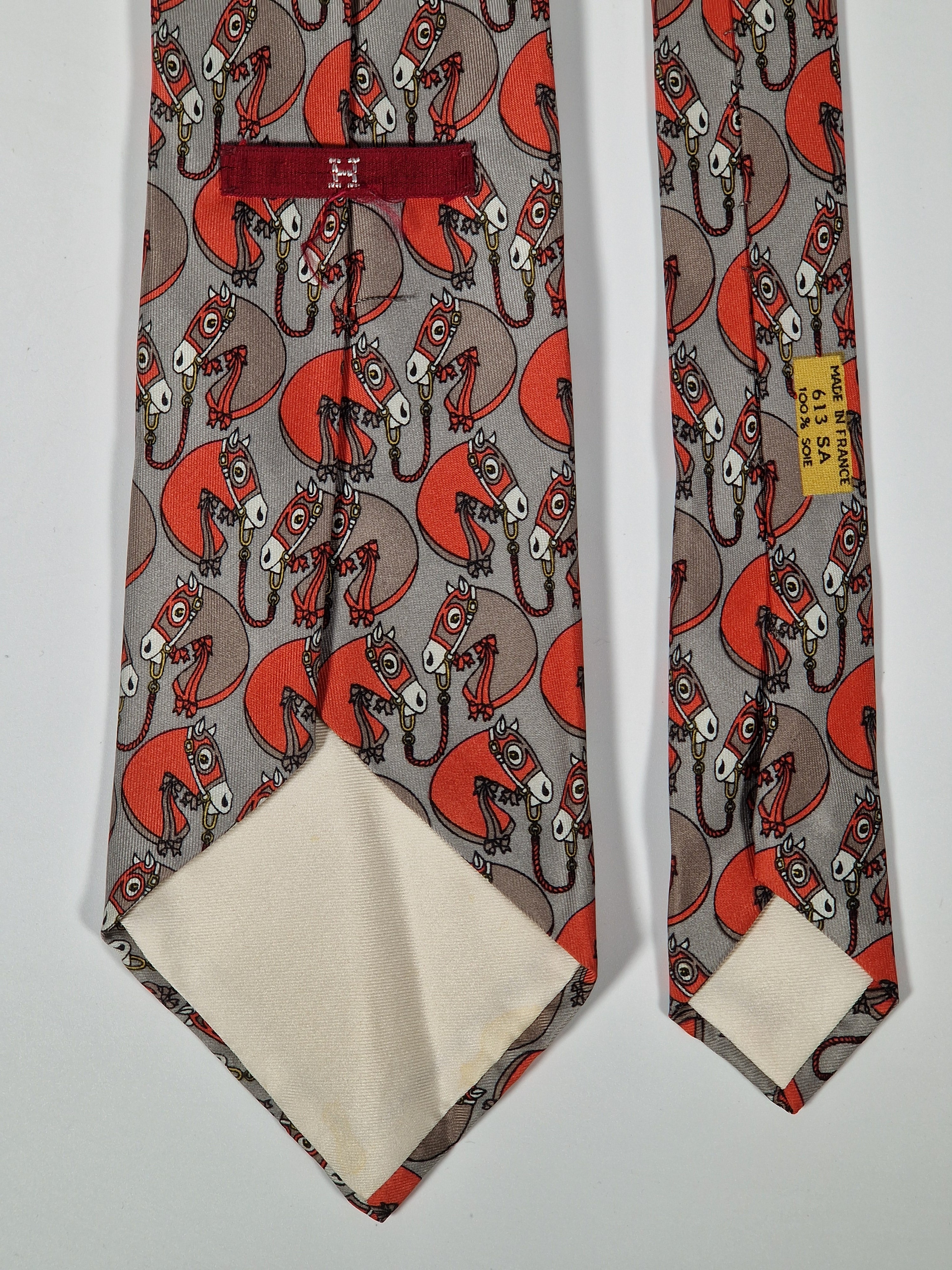 Hermés wide vintage silk tie grey and orange horse 613 SA