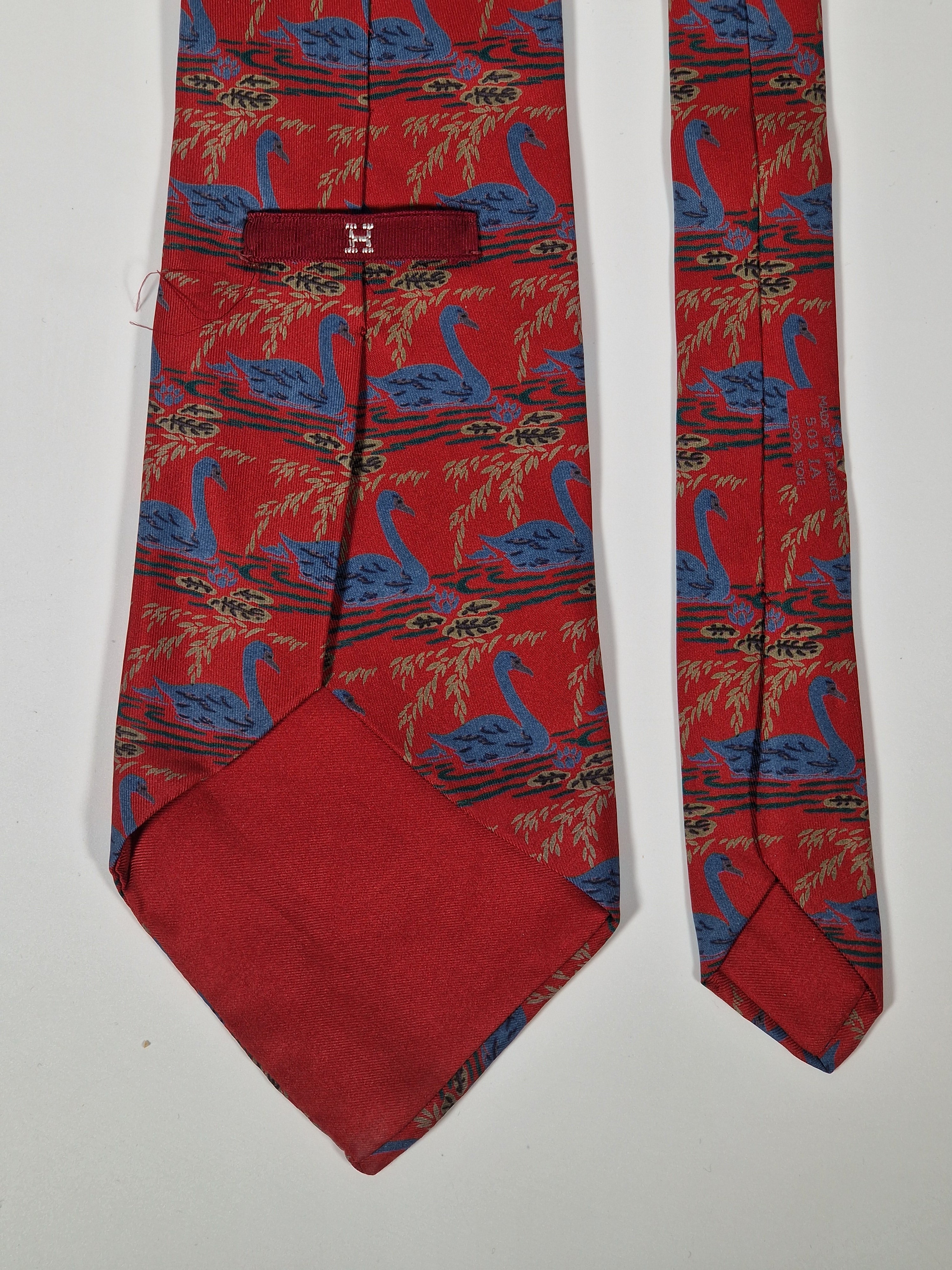 Hermés wide vintage silk tie red and blue svan 503 IA