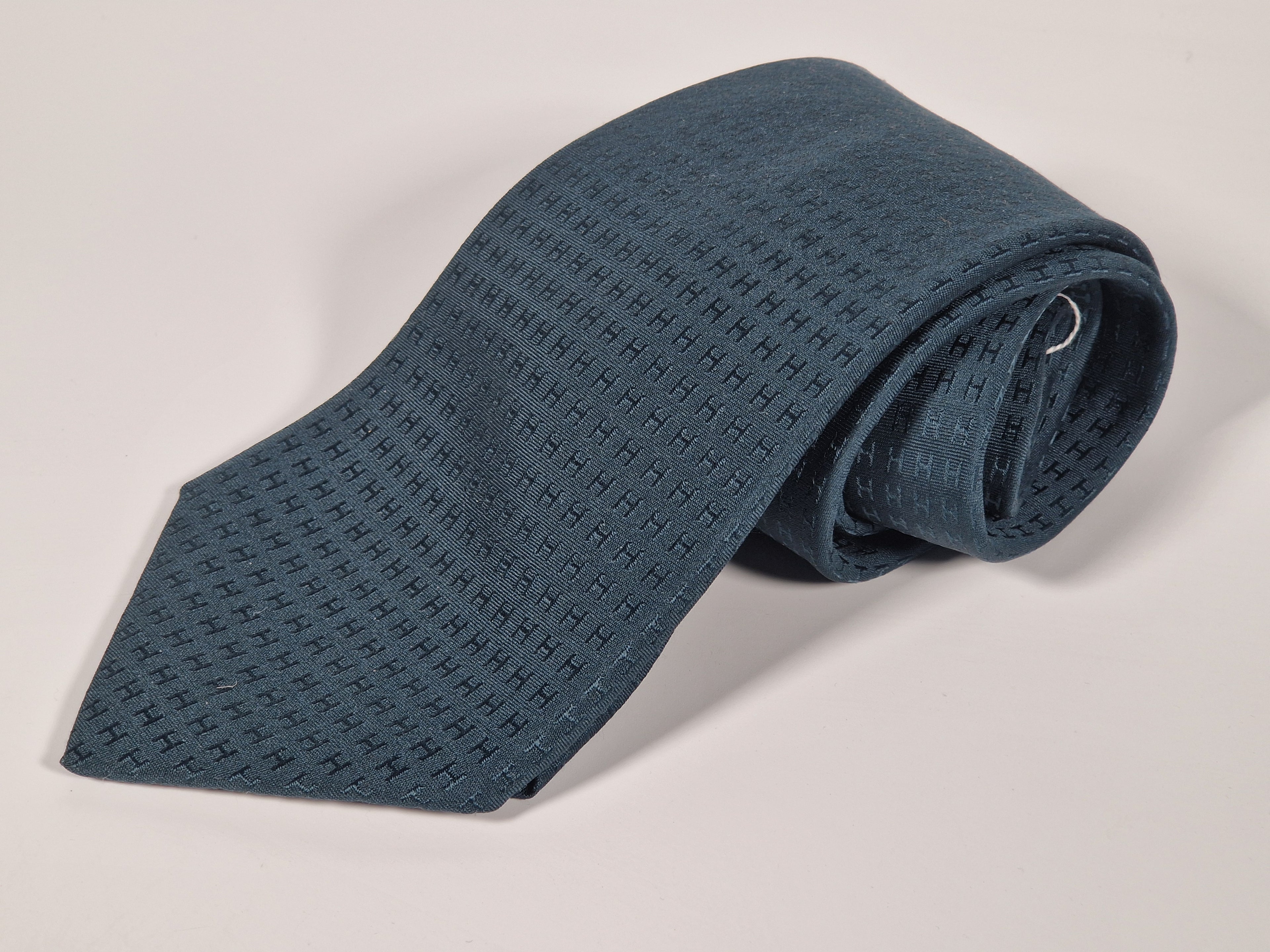 Hermés Petrolium Faconnee H Tie