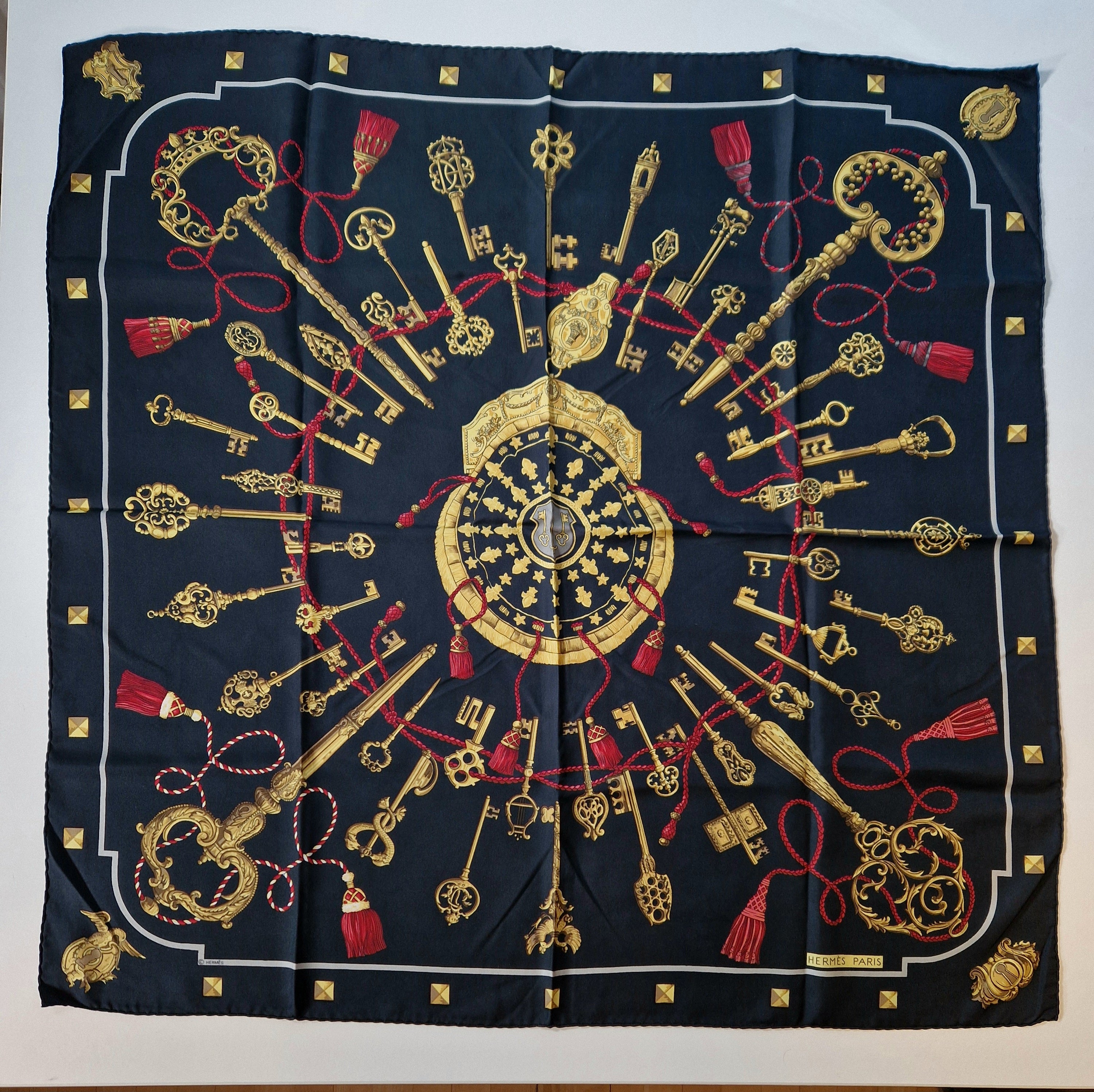 Hermés Scarf carre 90 "Les Clefs"