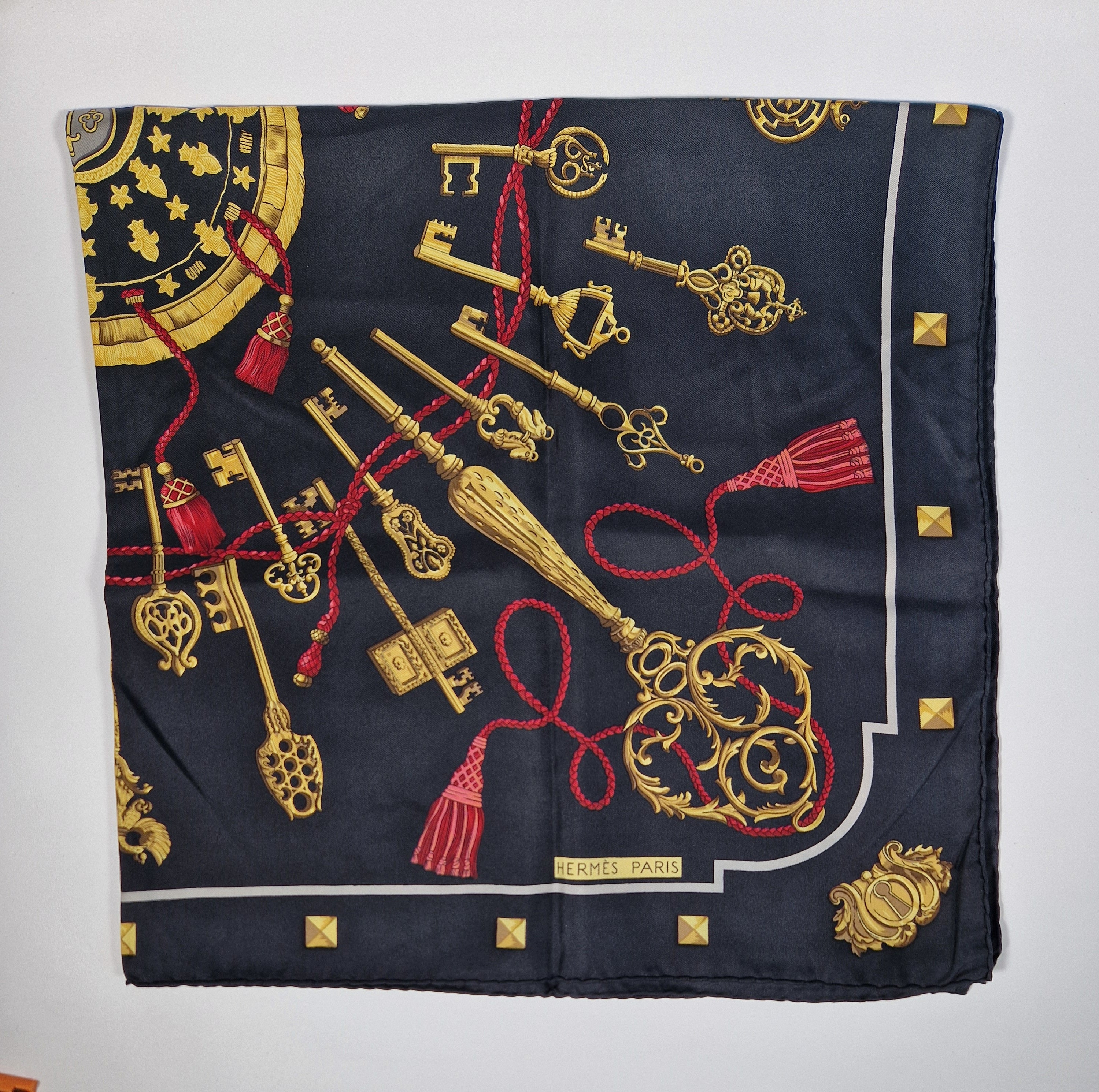Hermés Scarf carre 90 "Les Clefs"