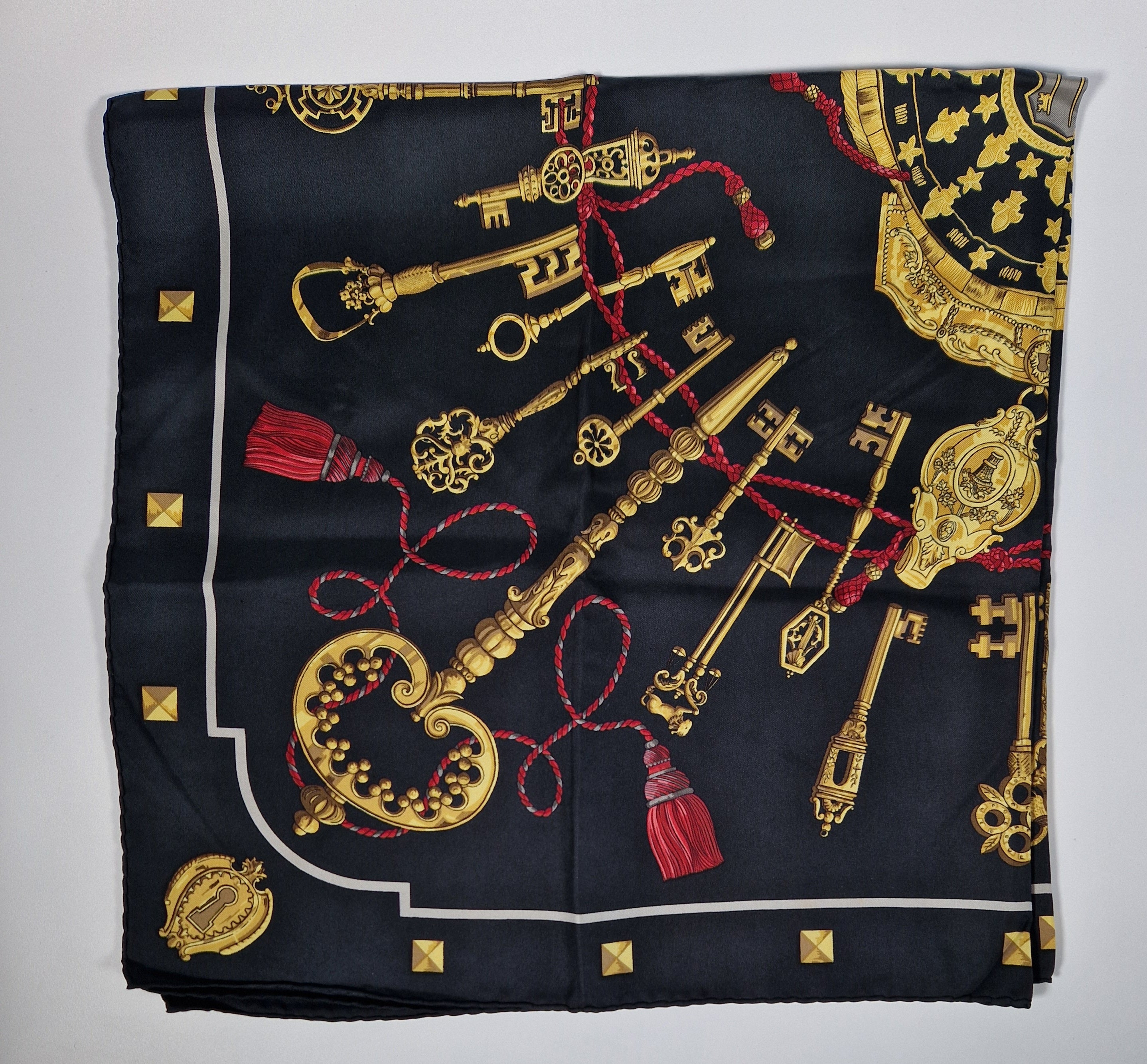 Hermés Scarf carre 90 "Les Clefs"