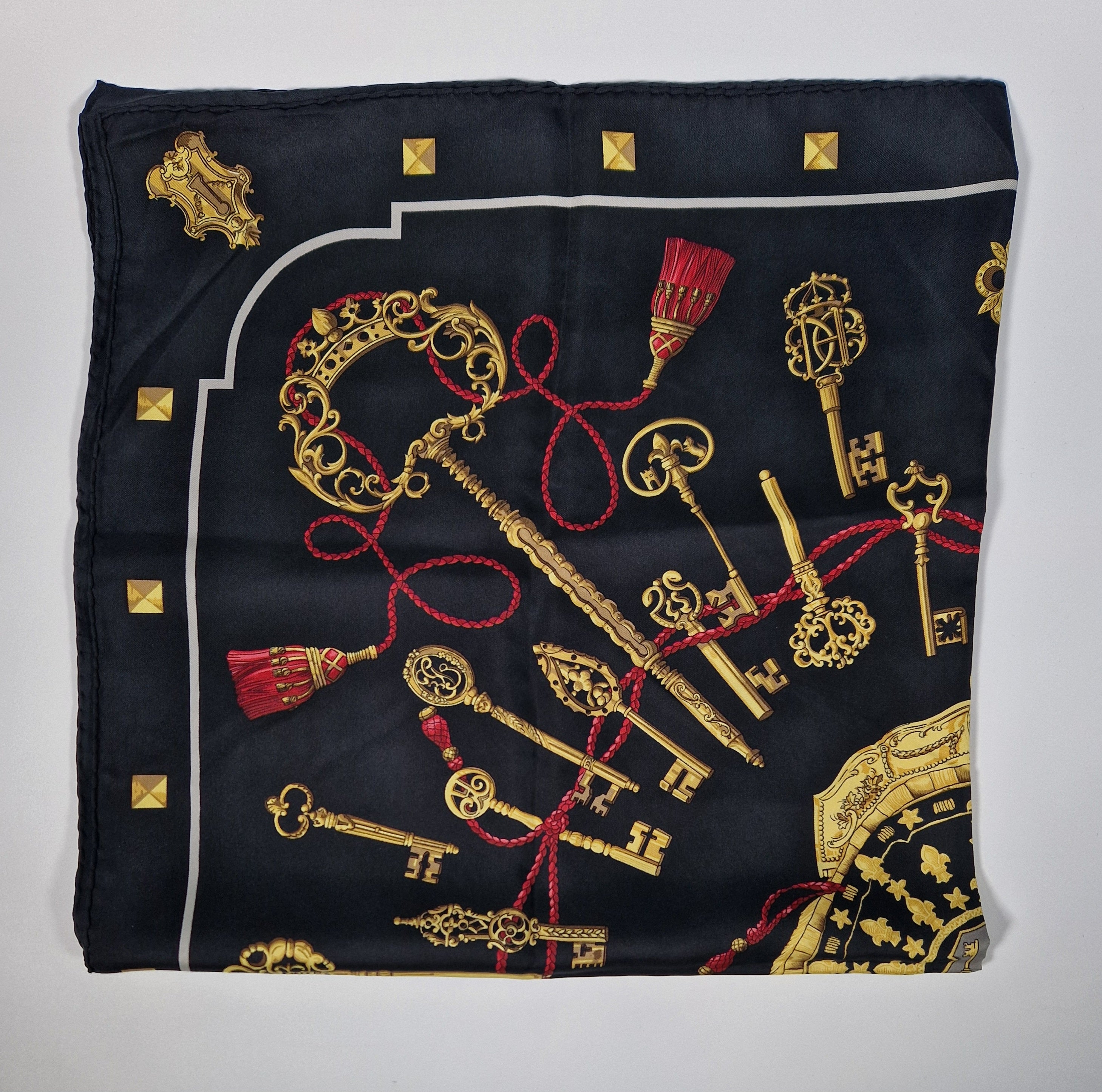 Hermés Scarf carre 90 "Les Clefs"