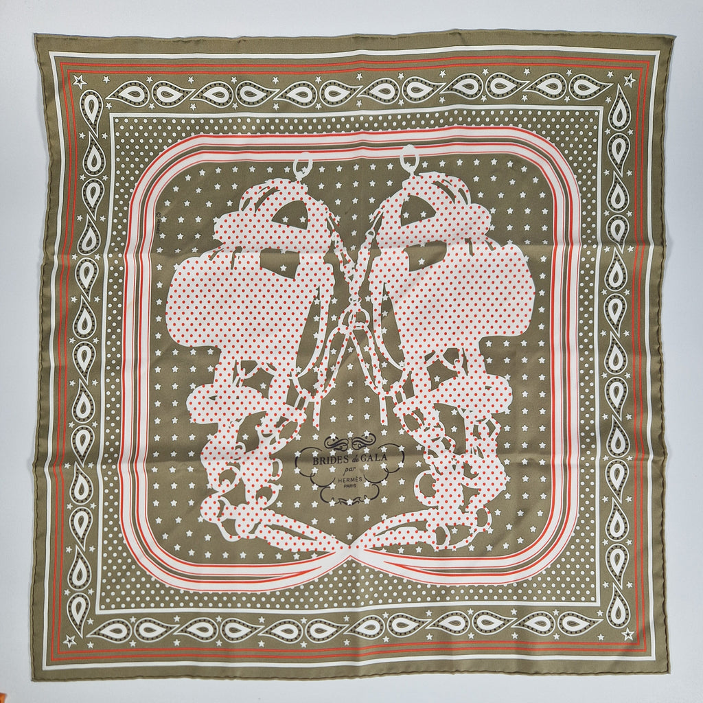 Hermès bandana 55 "Brides de gala a pois"
