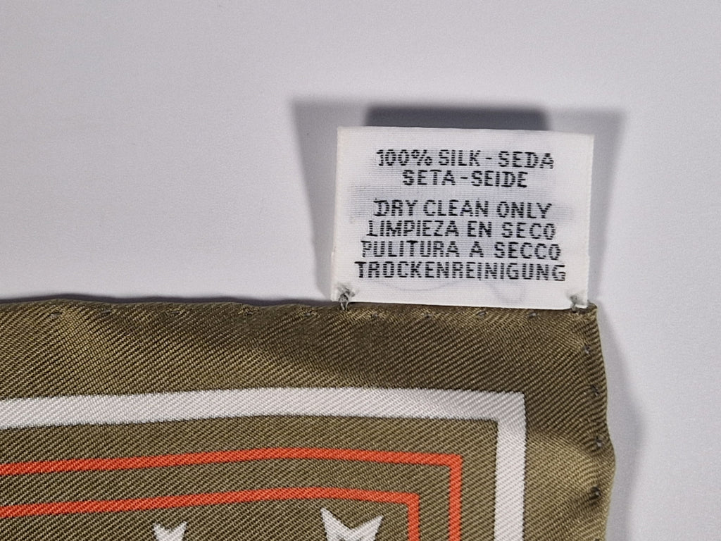 Hermès bandana 55 "Brides de gala a pois"