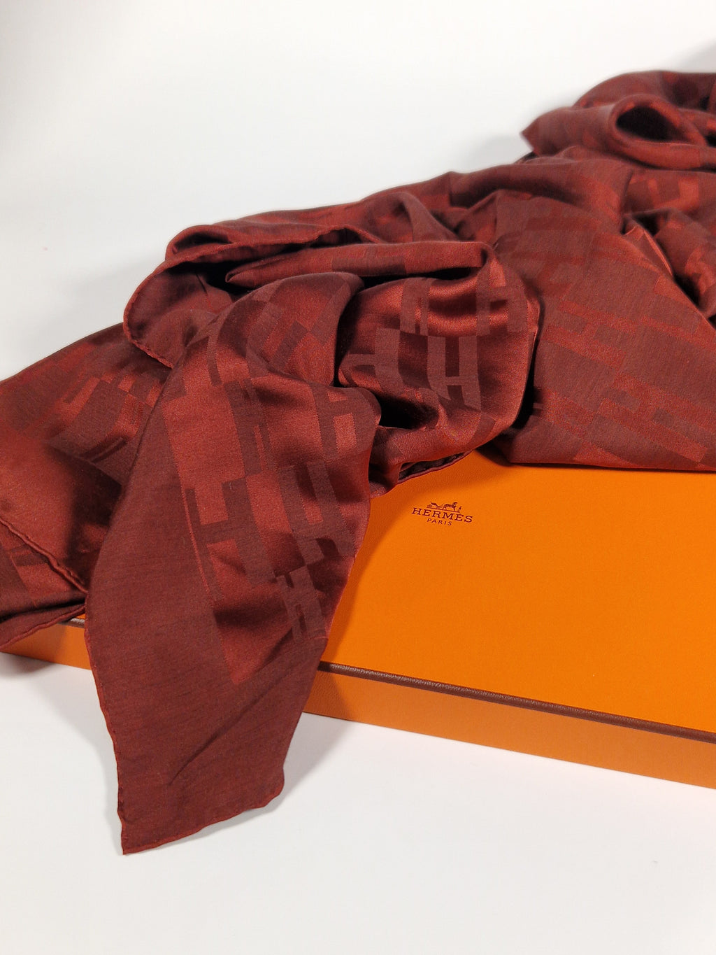Hermès Faconnee Grand H Stole 75 x 180 cm with box
