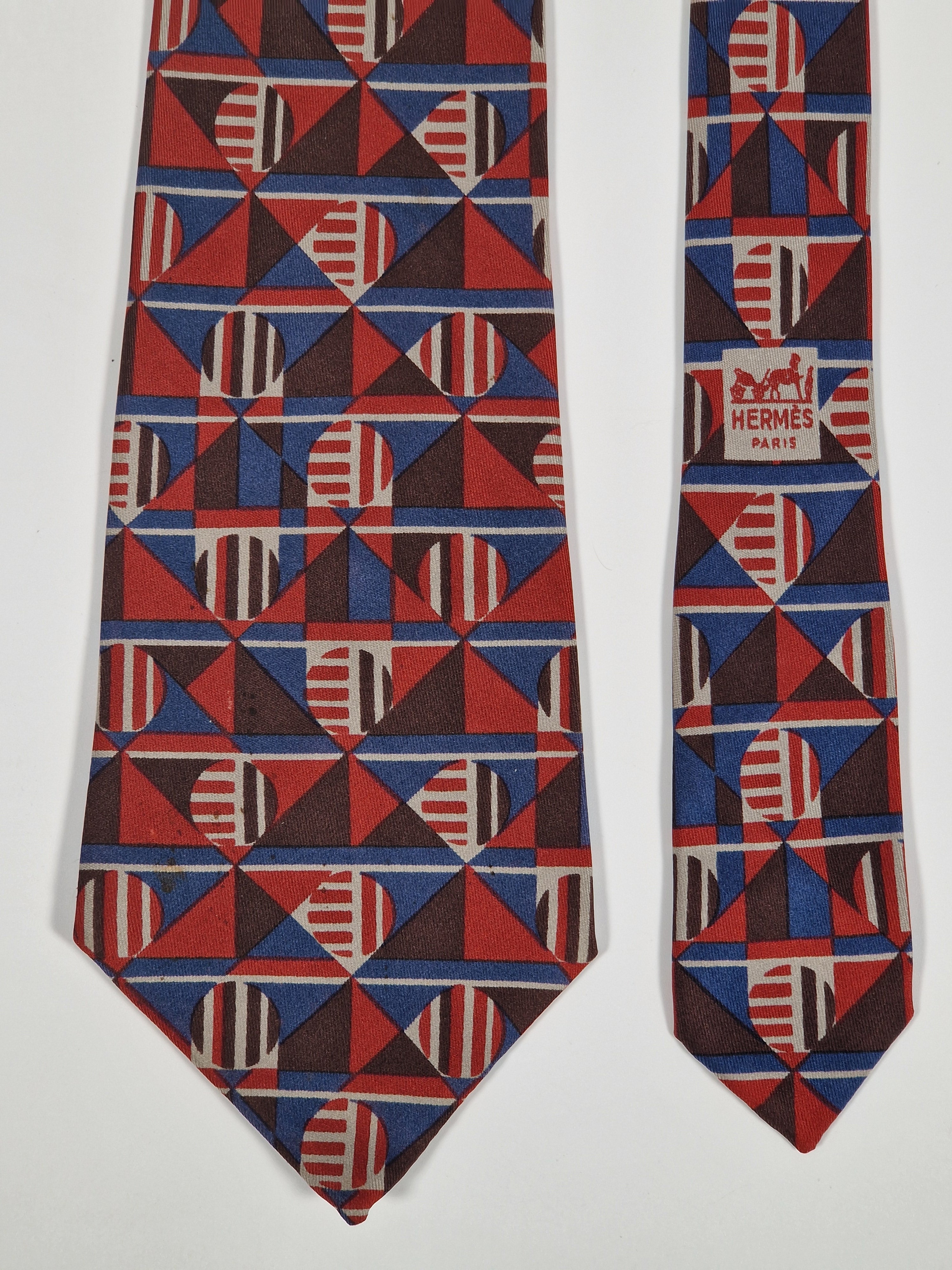 Hermés vintage silk tie geometric pattern blue and red 396 PA