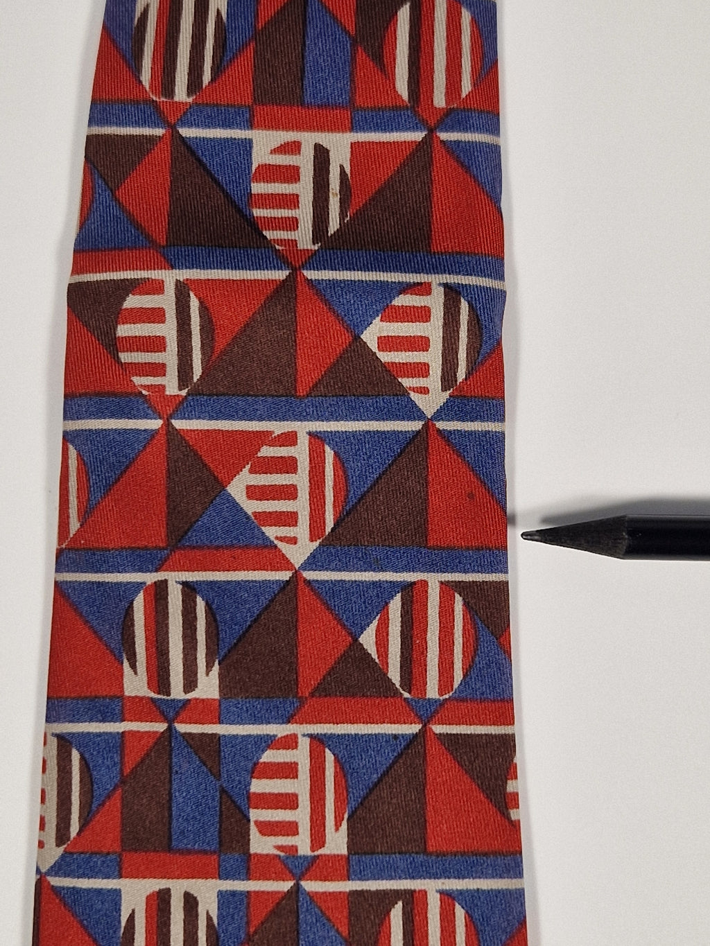 Hermés vintage silk tie geometric pattern blue and red 396 PA