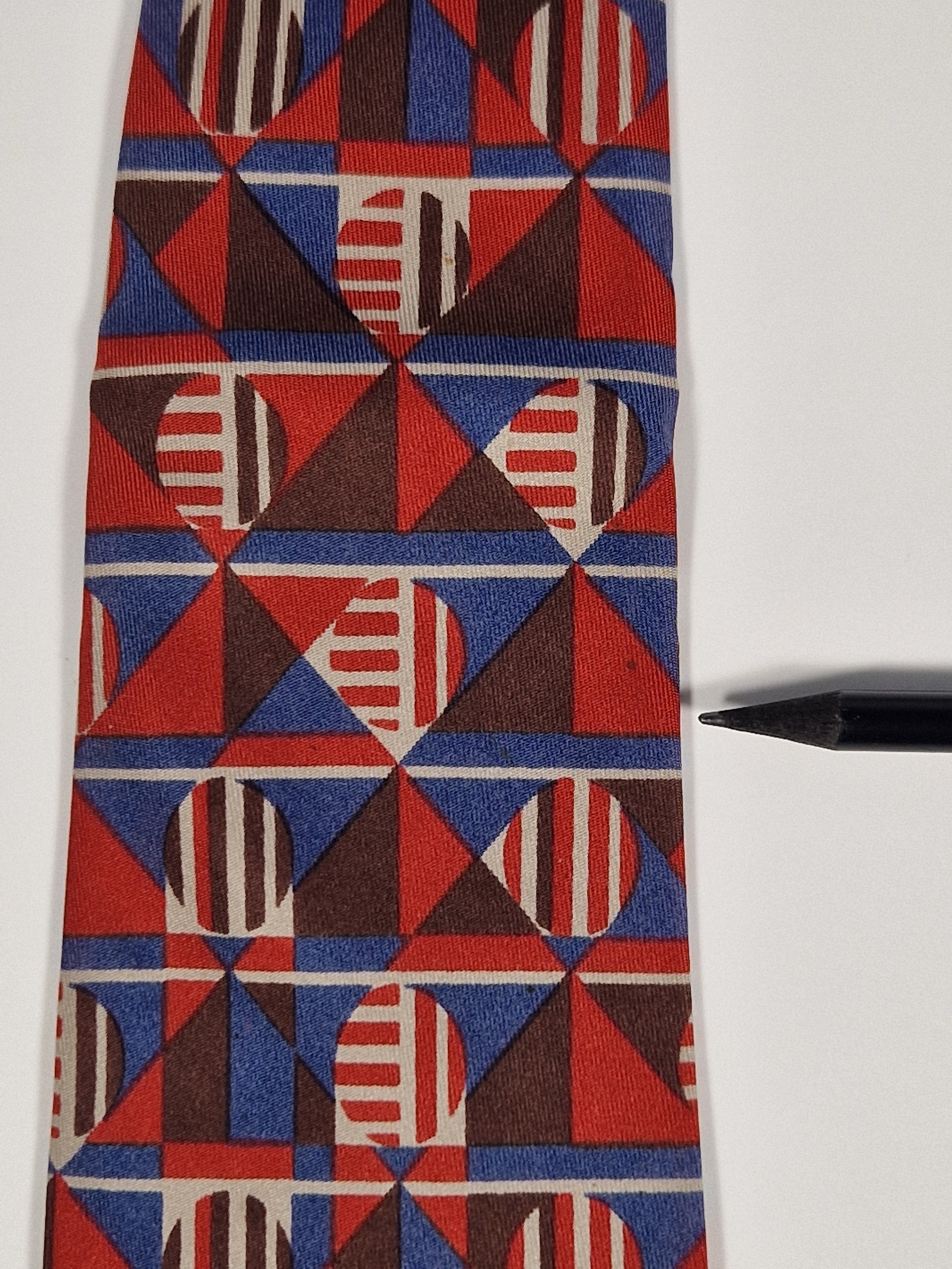 Hermés vintage silk tie geometric pattern blue and red 396 PA