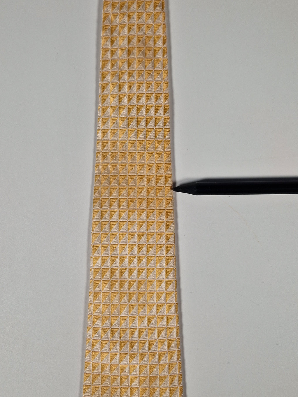 Hermès silk tie yellow geometrical pattern Hermès 758976 T