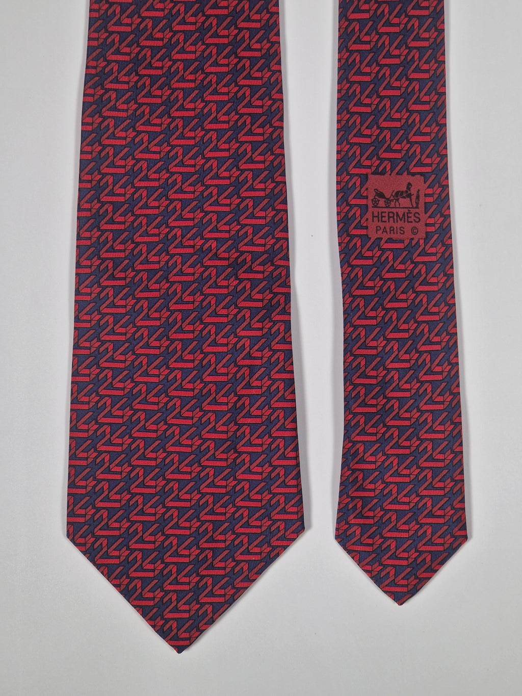 Hermés 7263 MA "Le Mans" Tie blue and red