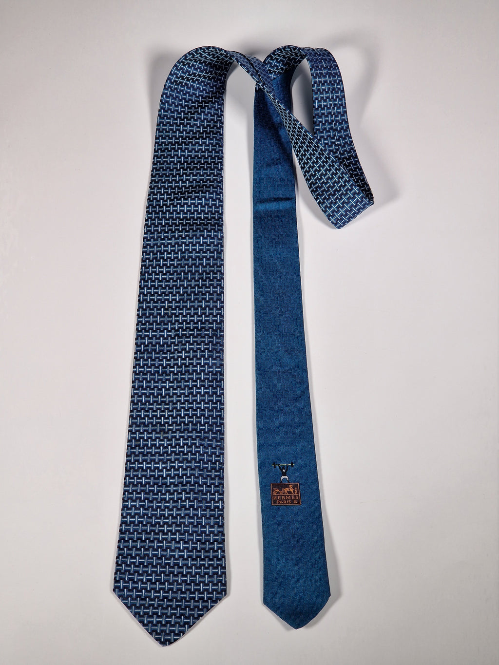 Hermès silk tie blue weight lifter and H pattern 429083 T