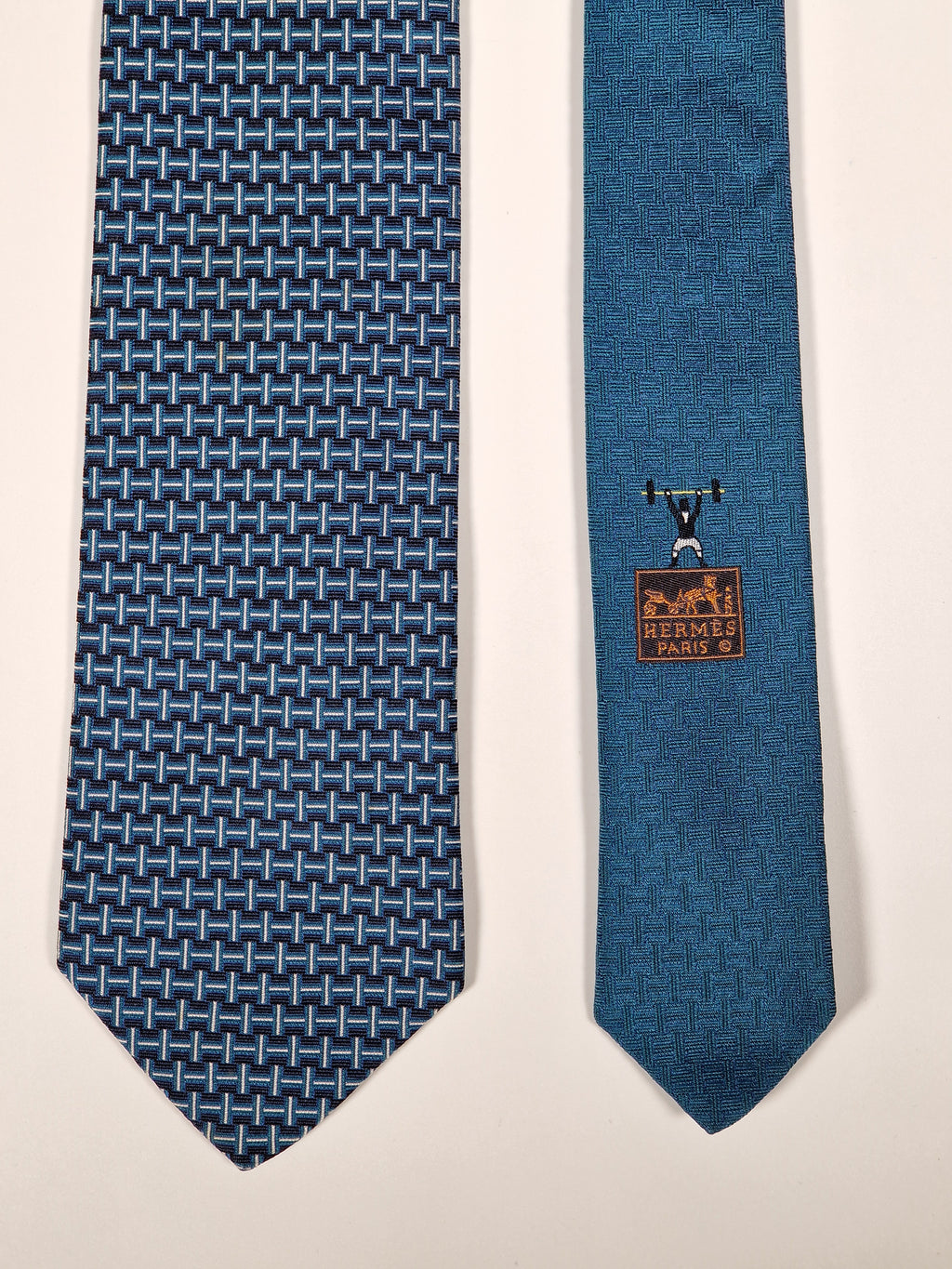 Hermès silk tie blue weight lifter and H pattern 429083 T