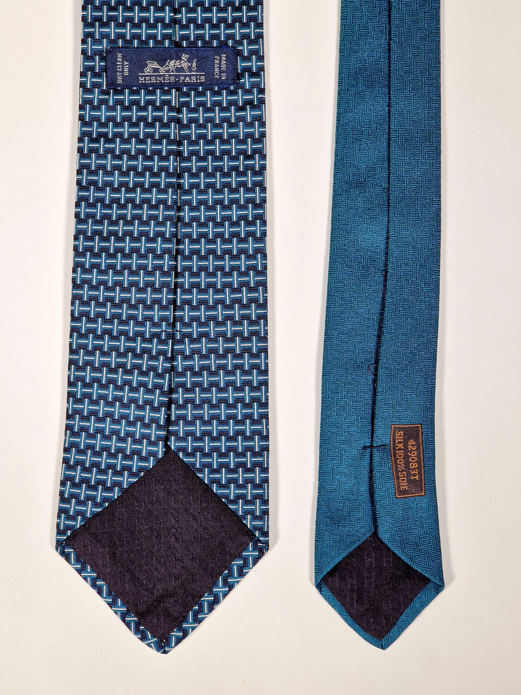 Hermès silk tie blue weight lifter and H pattern 429083 T