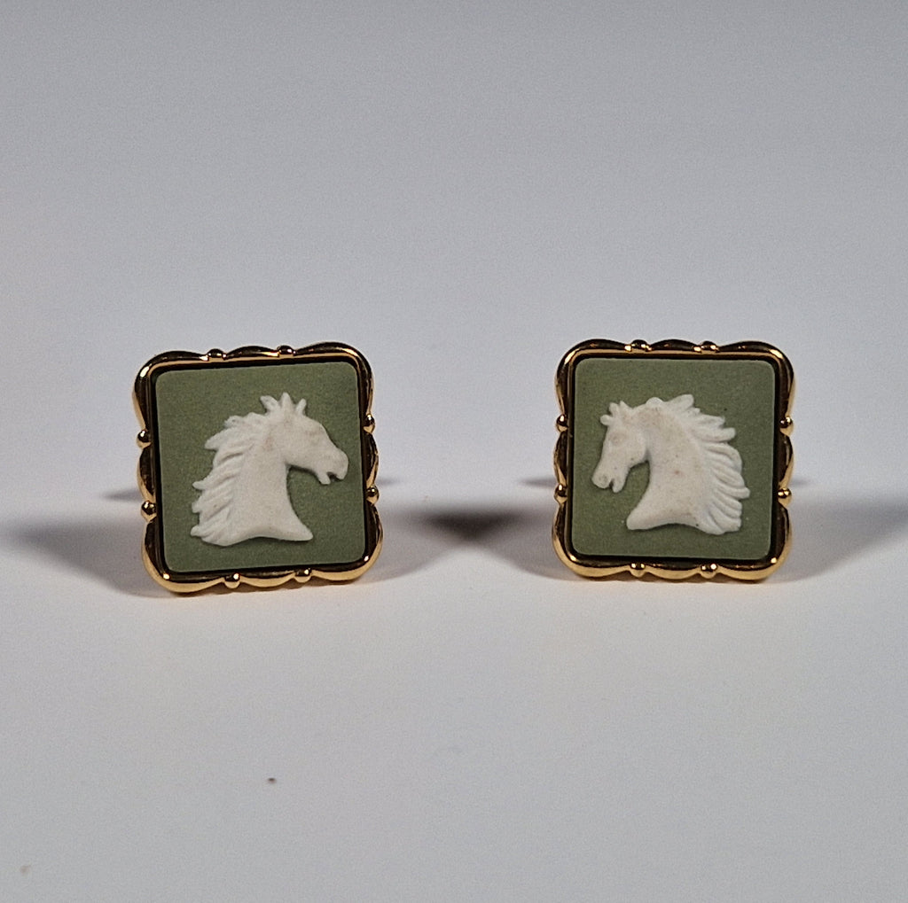 Wedgewood A pair of cufflinks and a tie pin
