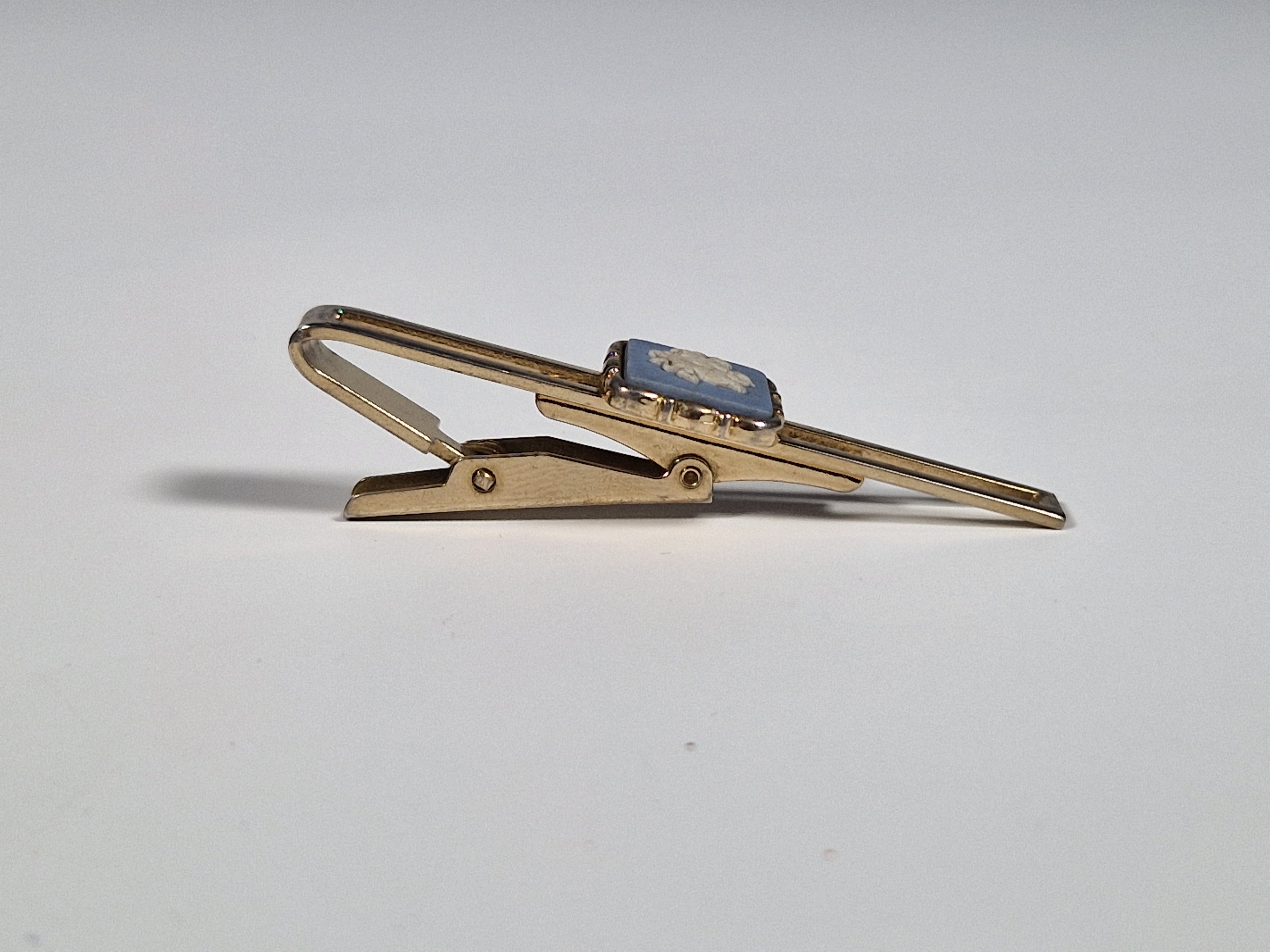 Wedgewood a tie pin