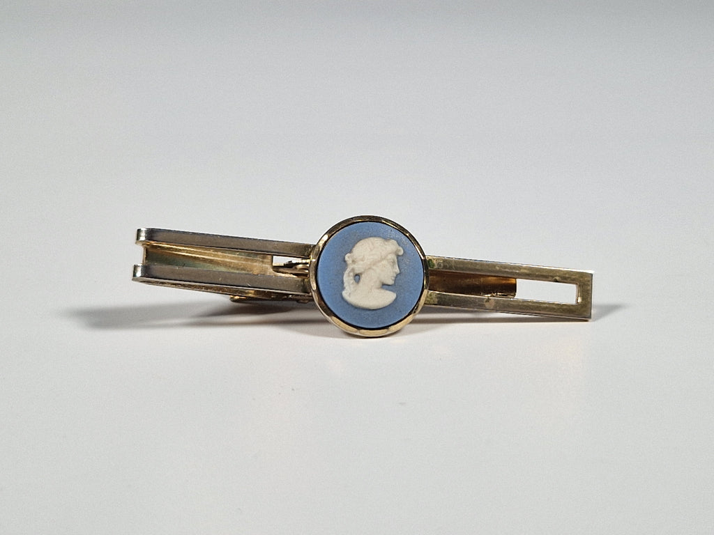 Wedgewood a tie pin