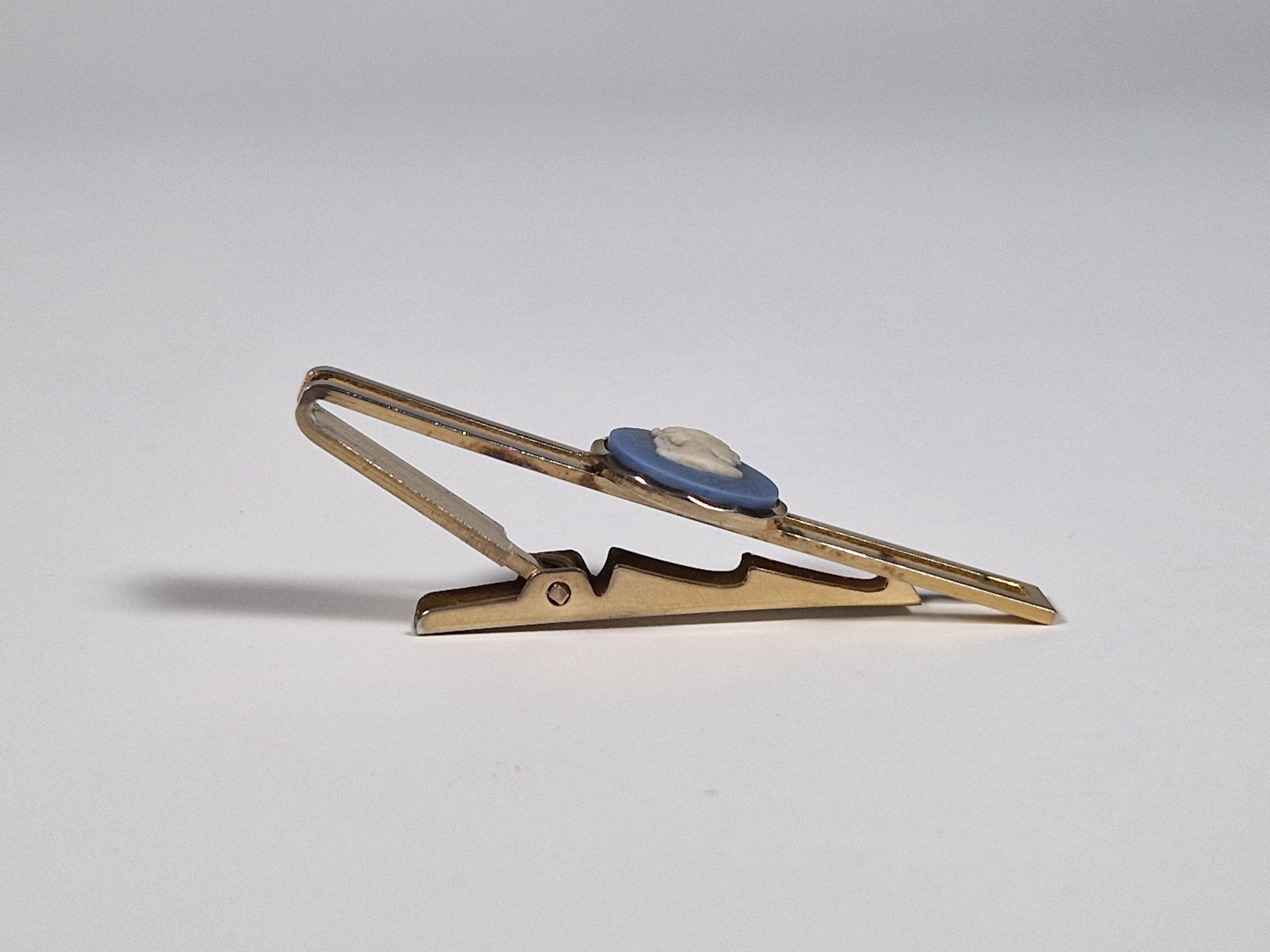 Wedgewood a tie pin