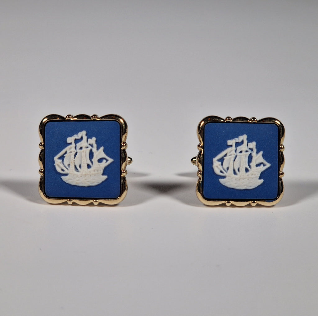 Wedgewood A pair of cufflinks with box