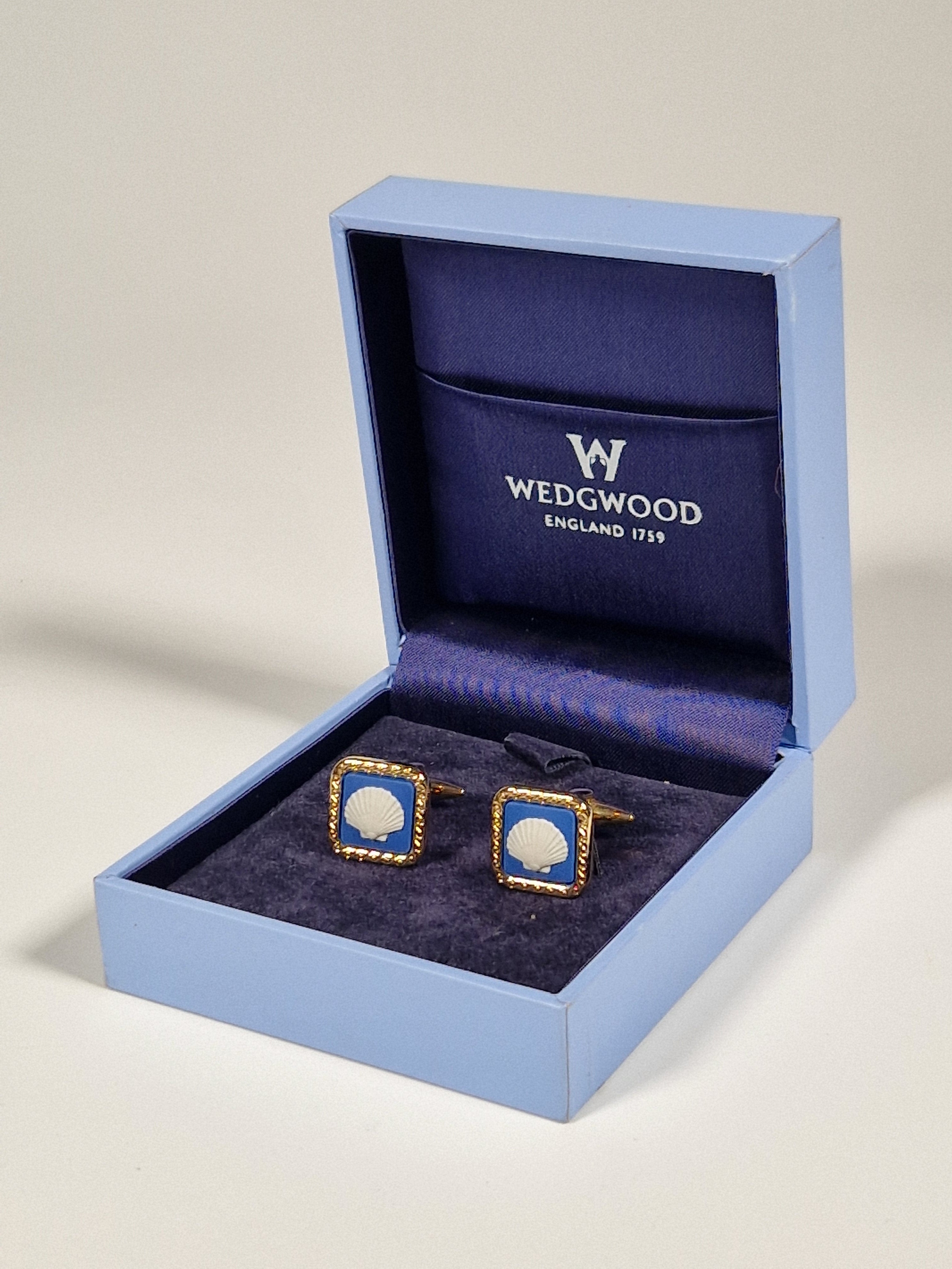 Wedgewood A pair of cufflinks with box