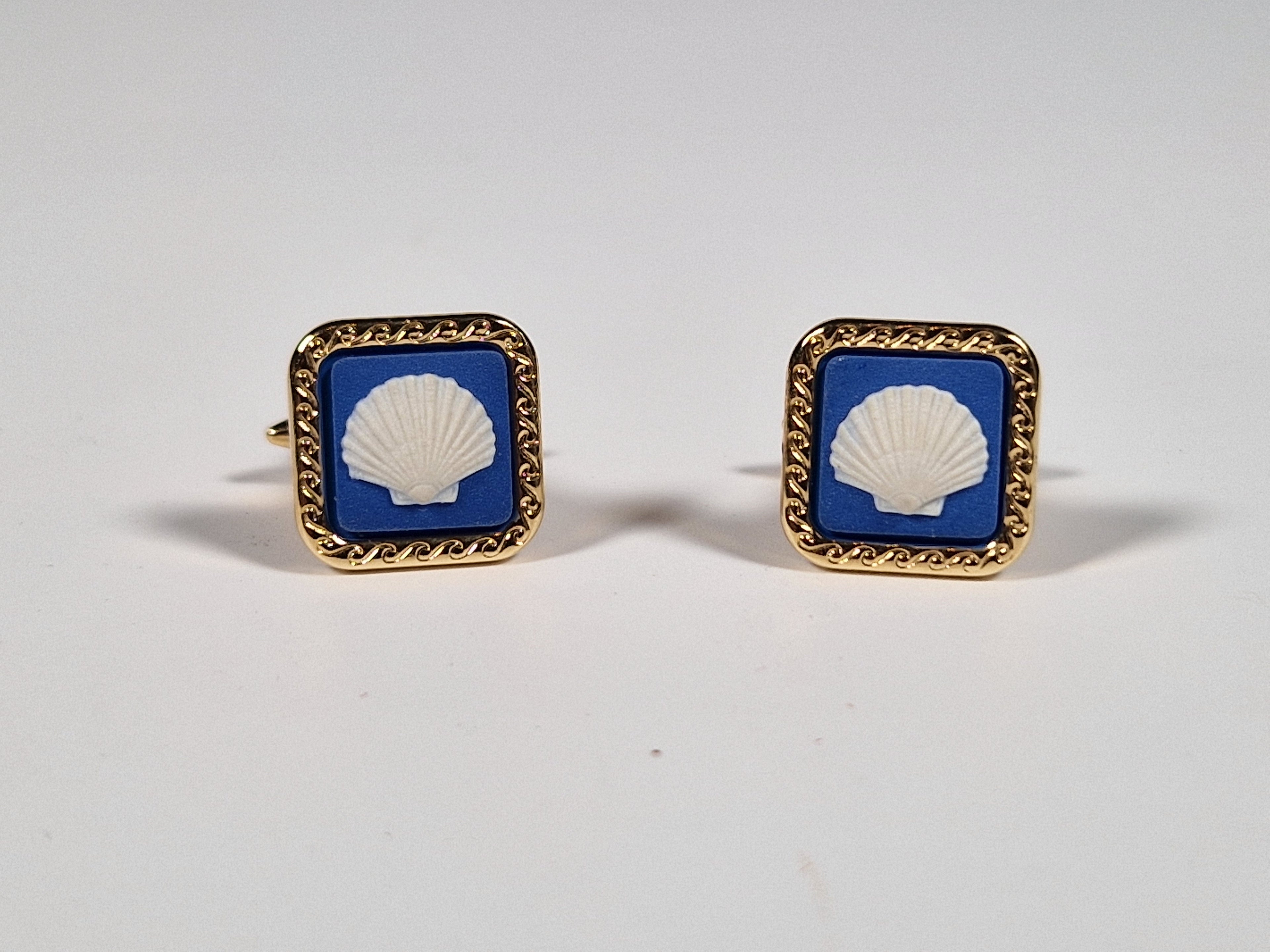 Wedgewood A pair of cufflinks with box
