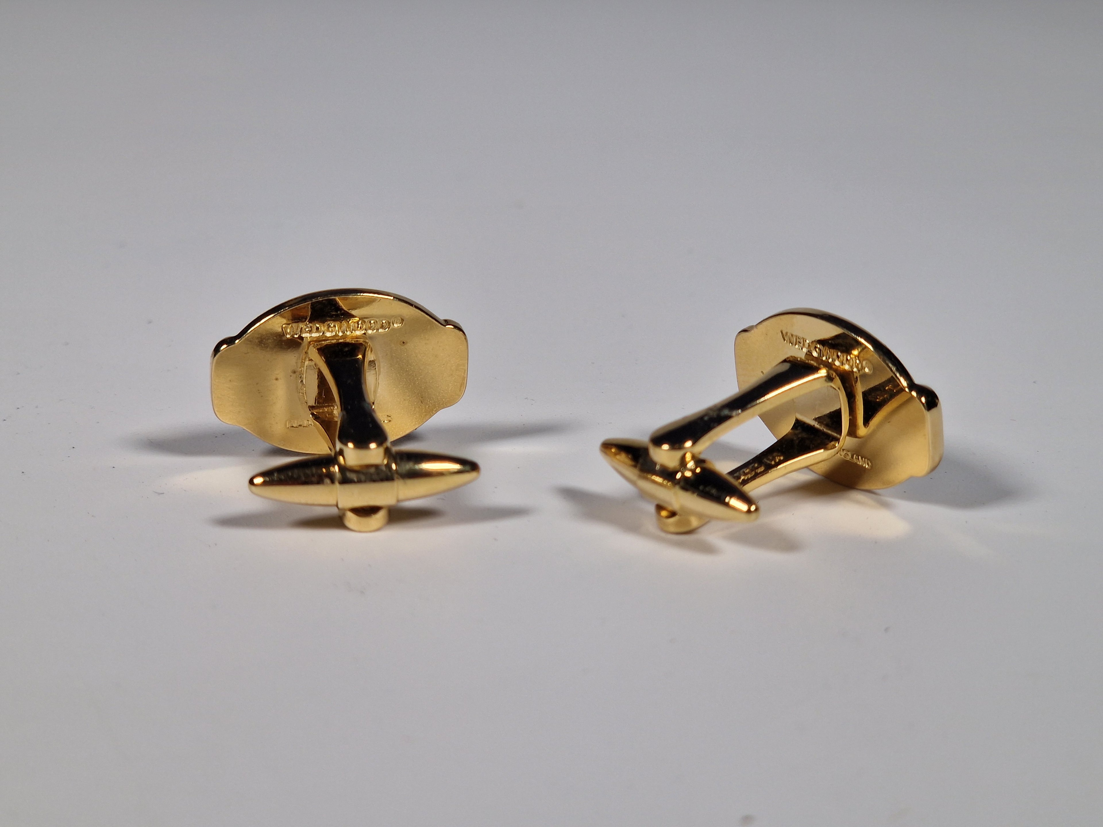 Wedgewood A pair of cufflinks with box