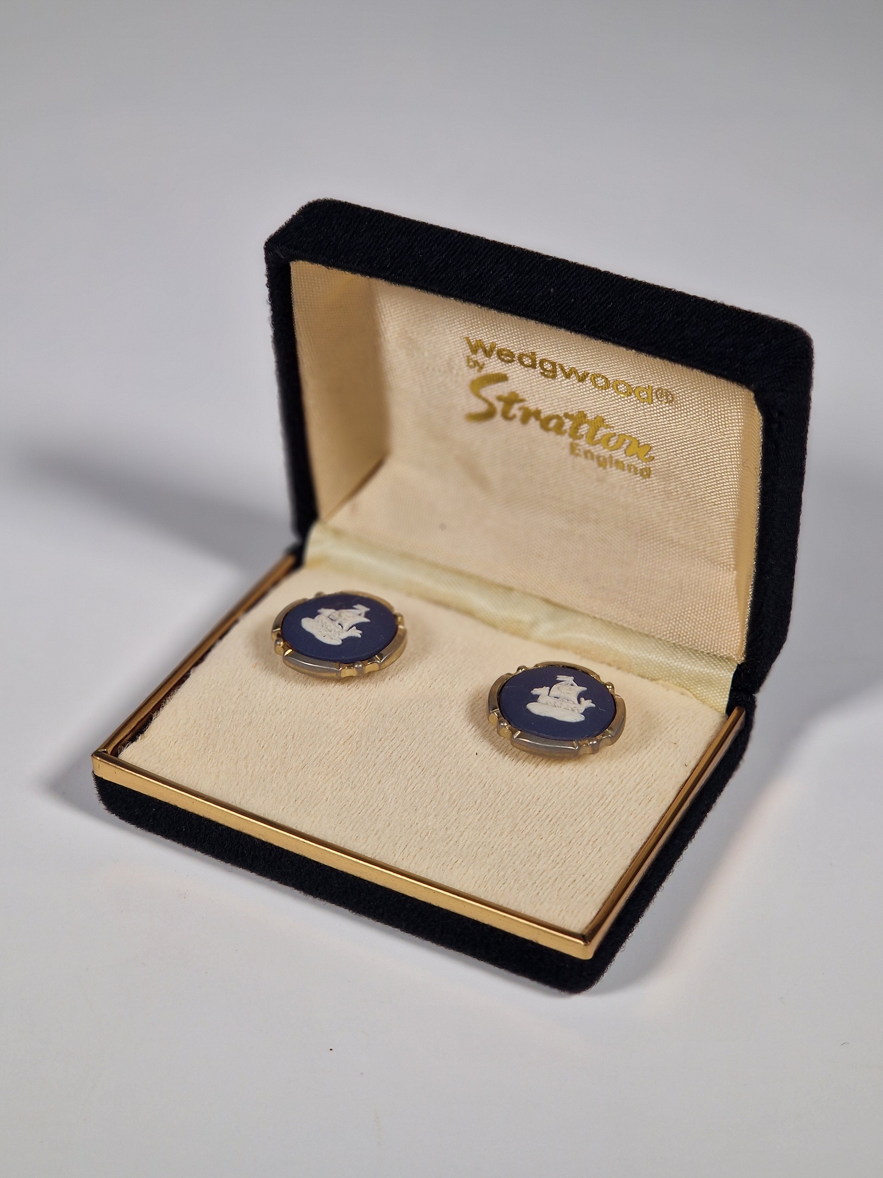 Wedgewood A pair of cufflinks with box