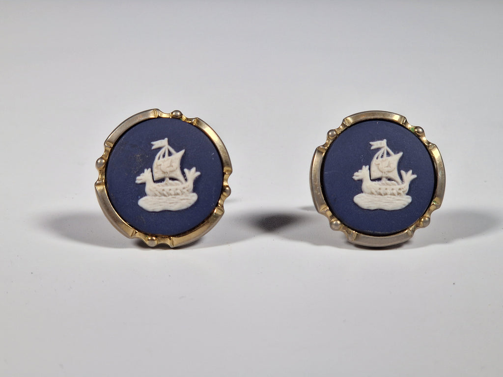 Wedgewood A pair of cufflinks with box