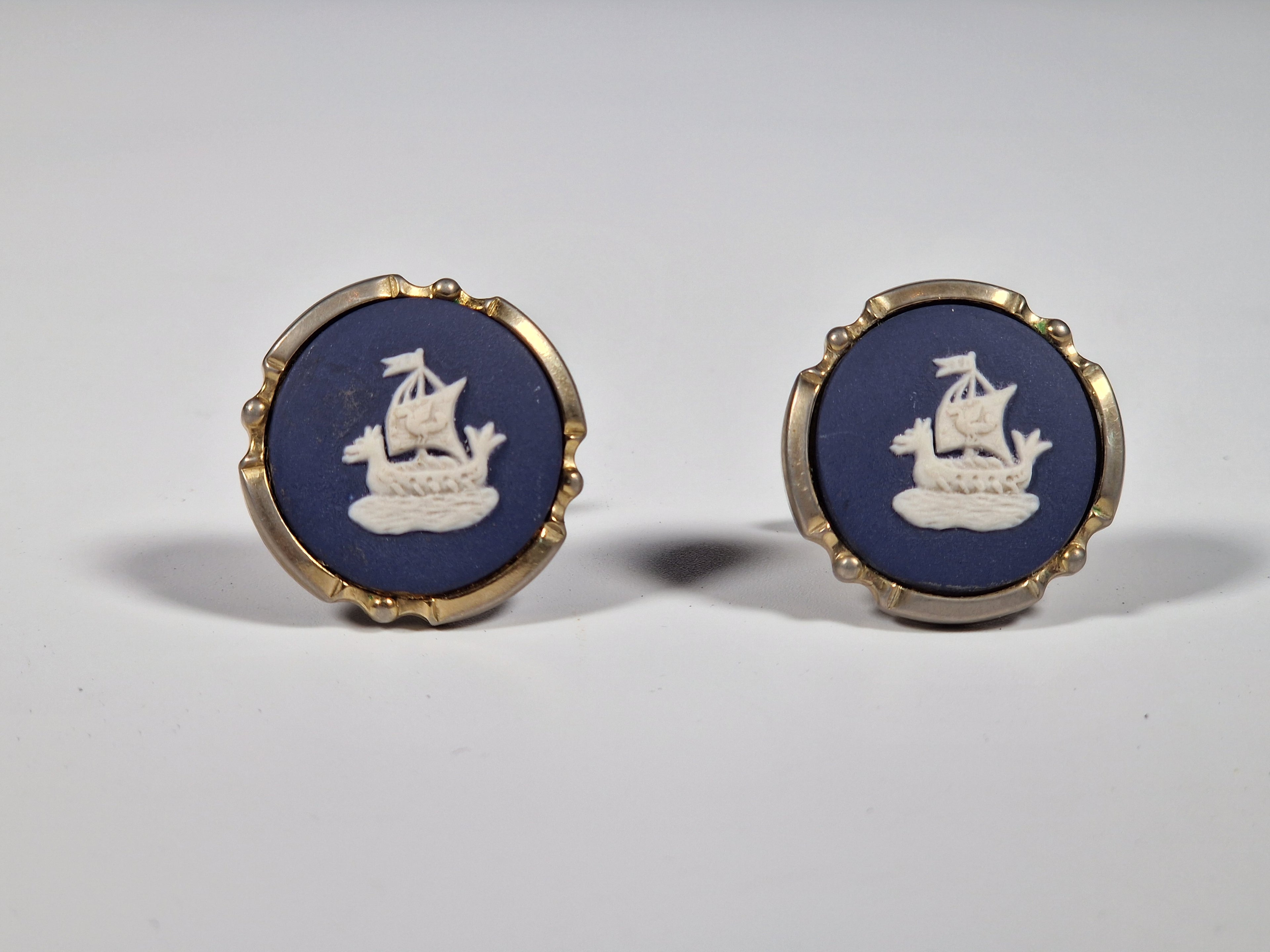 Wedgewood A pair of cufflinks with box