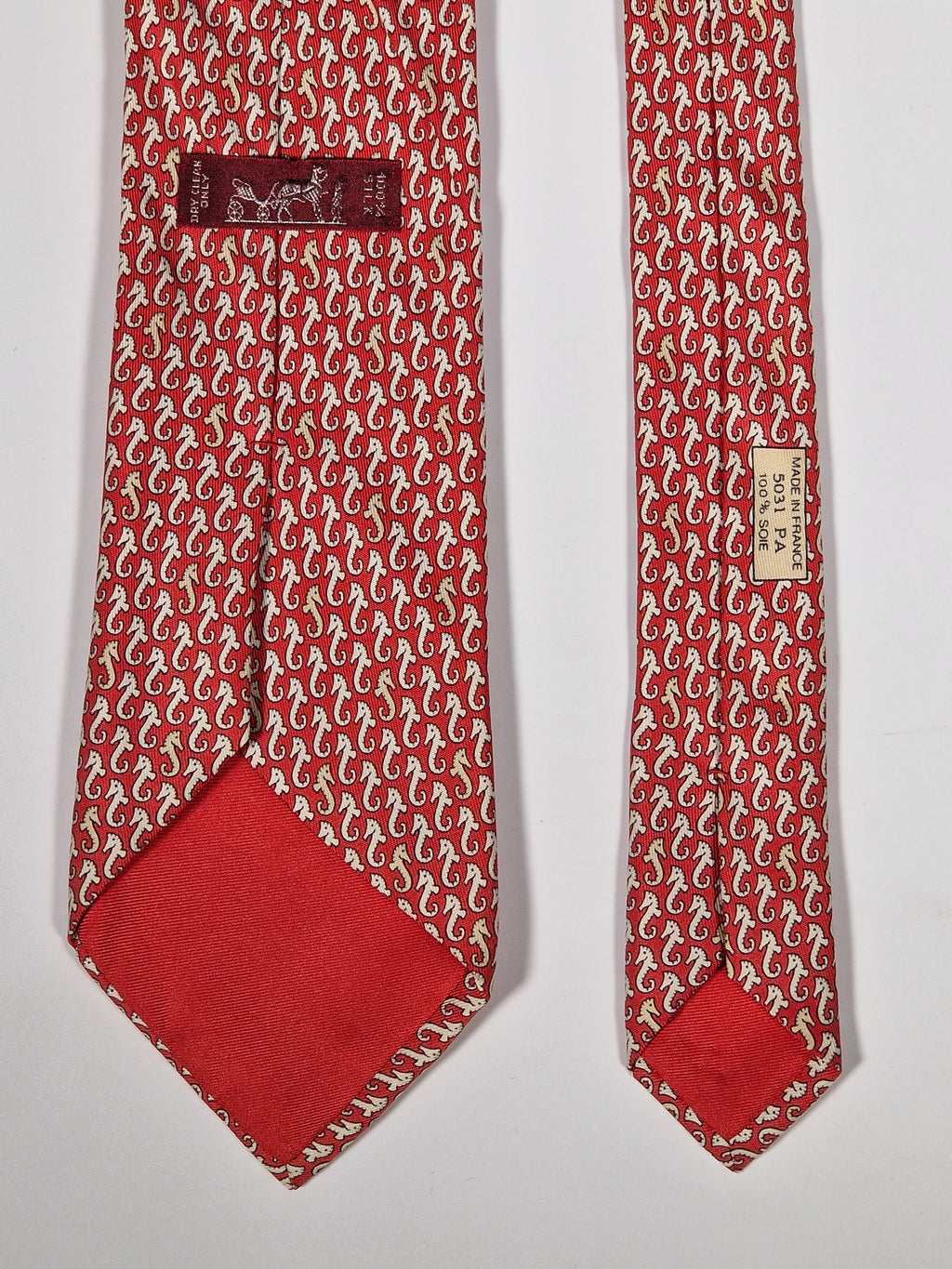 005031 Hermès silk tie red whimsical seahorses pattern 5031 PA