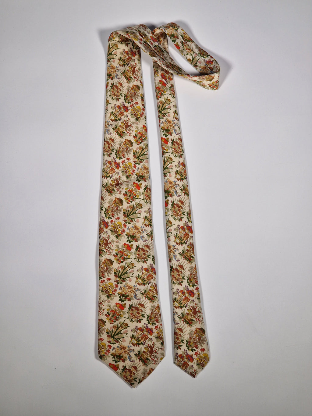 Gucci Vintage tie with rare muschroom pattern