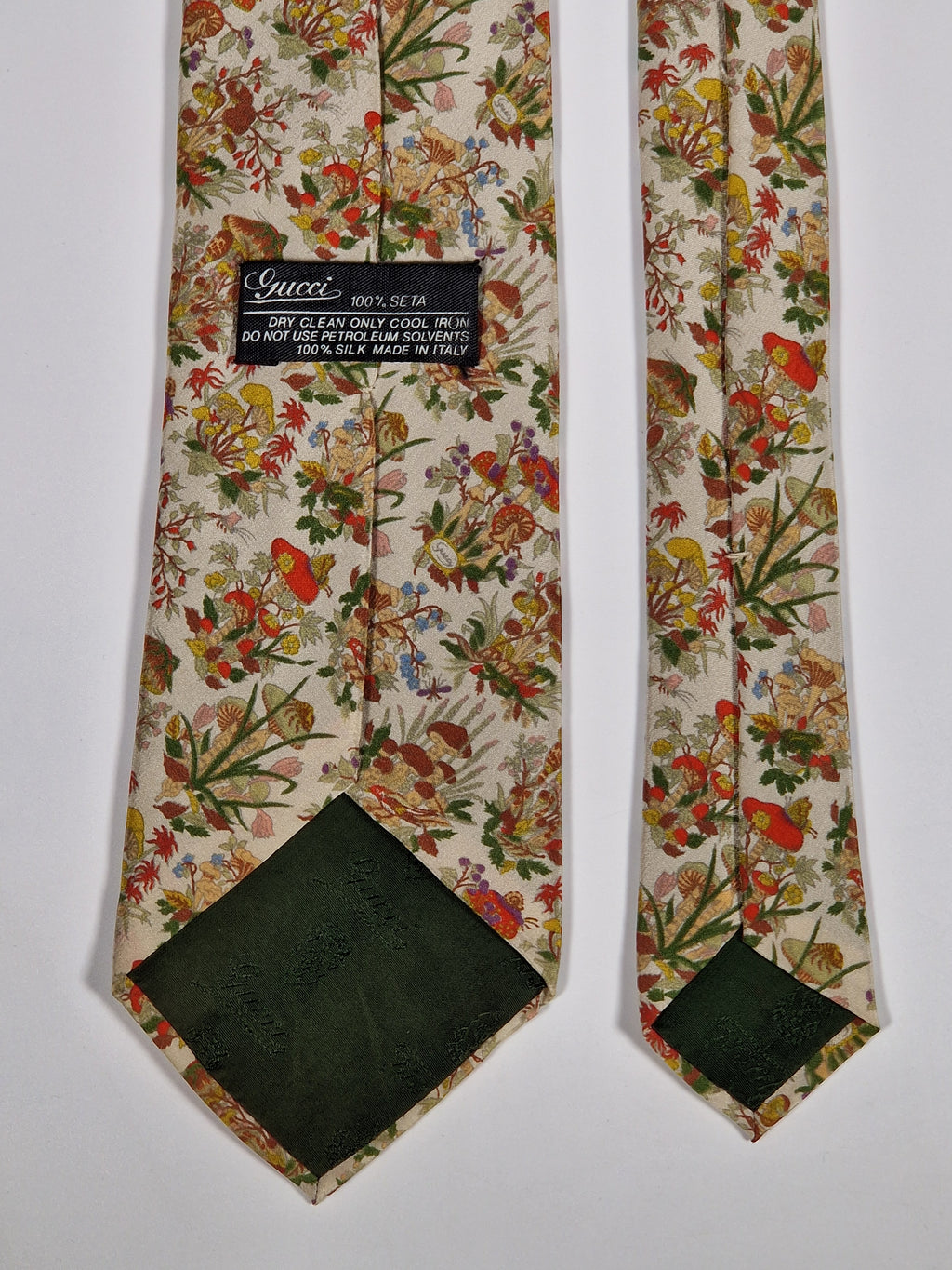 Gucci Vintage tie with rare muschroom pattern