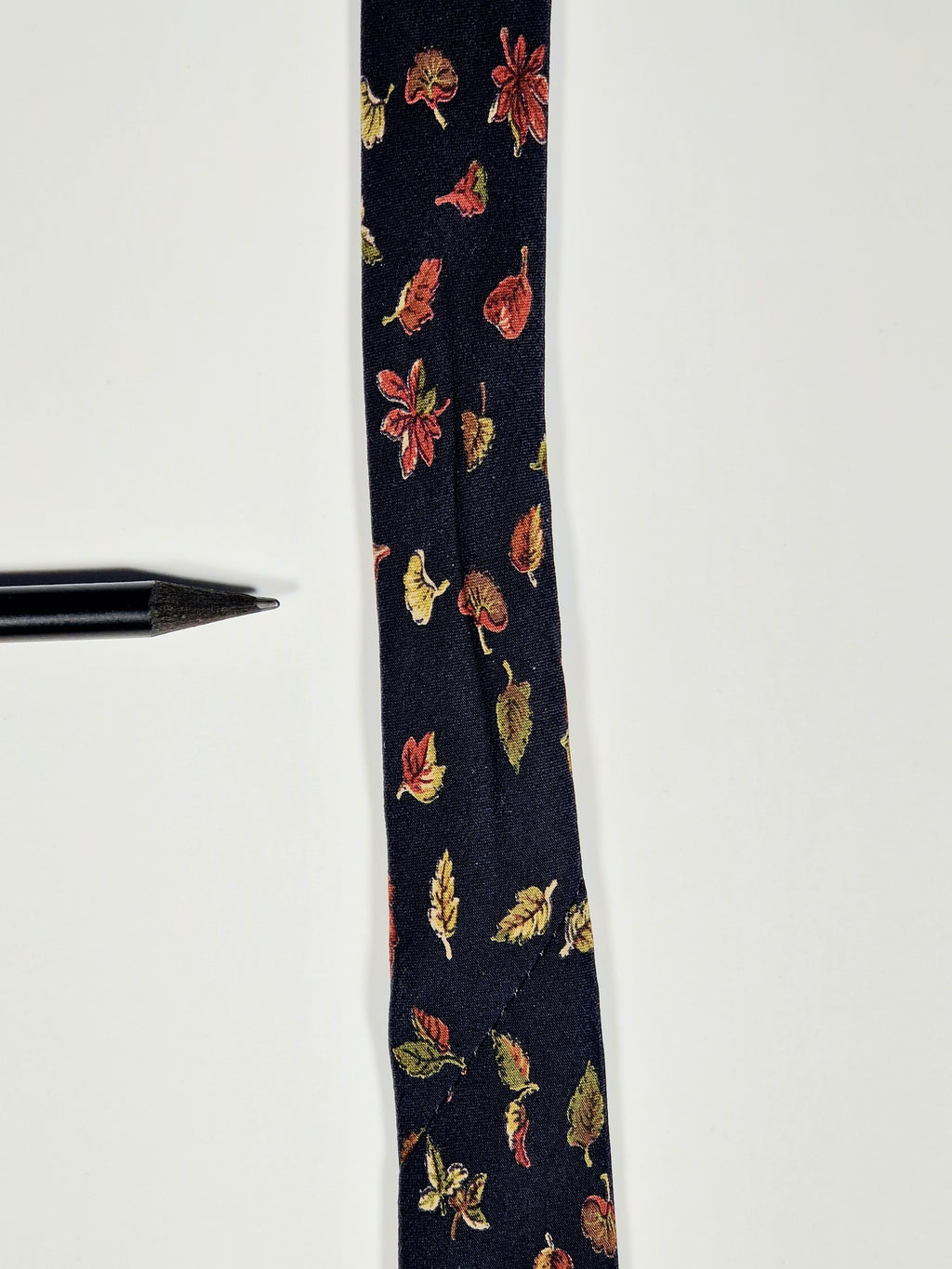 Gucci Vintage tie, autum leavs.