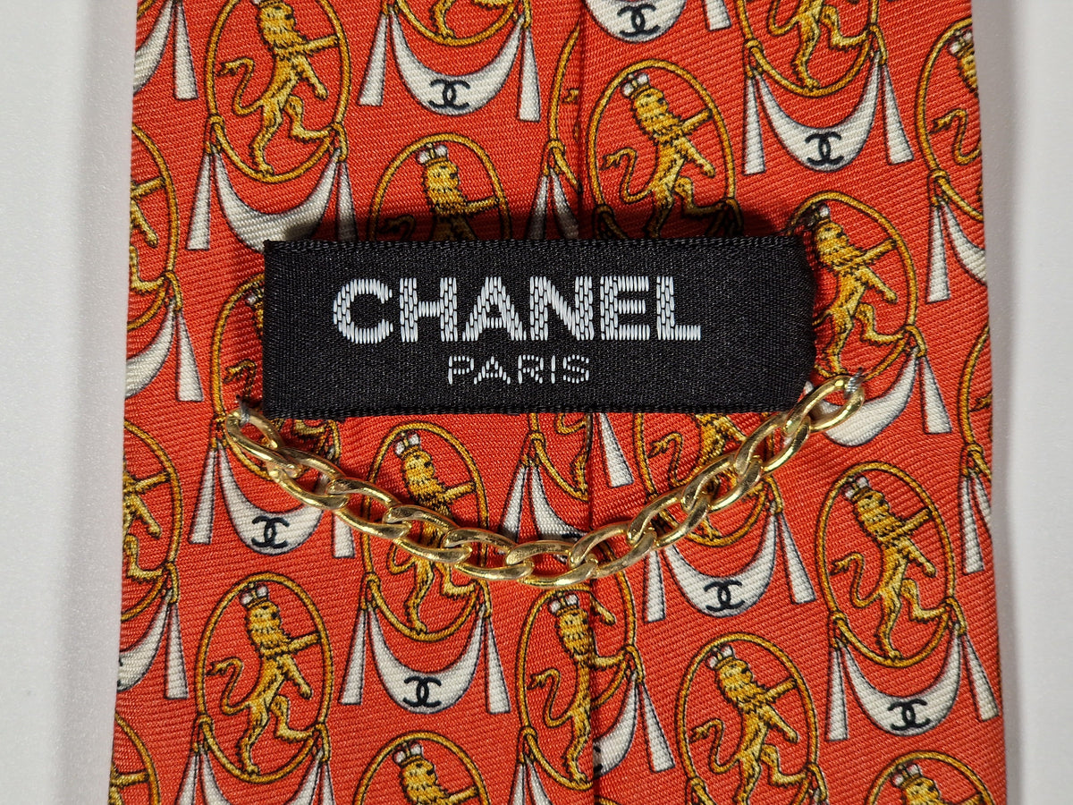 Chane vintage tie with chain.