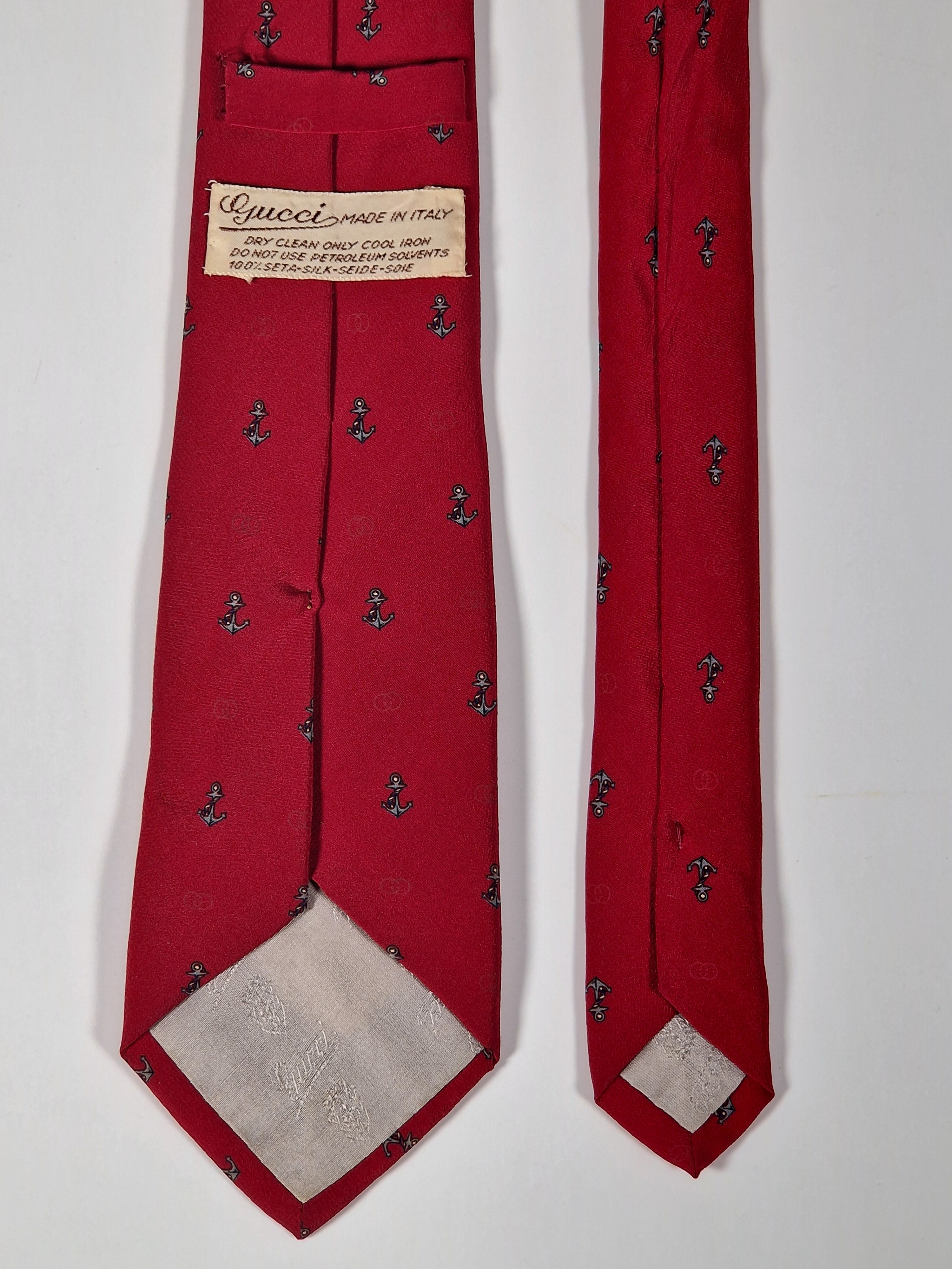 Gucci Vintage silk tie red anchor pattern
