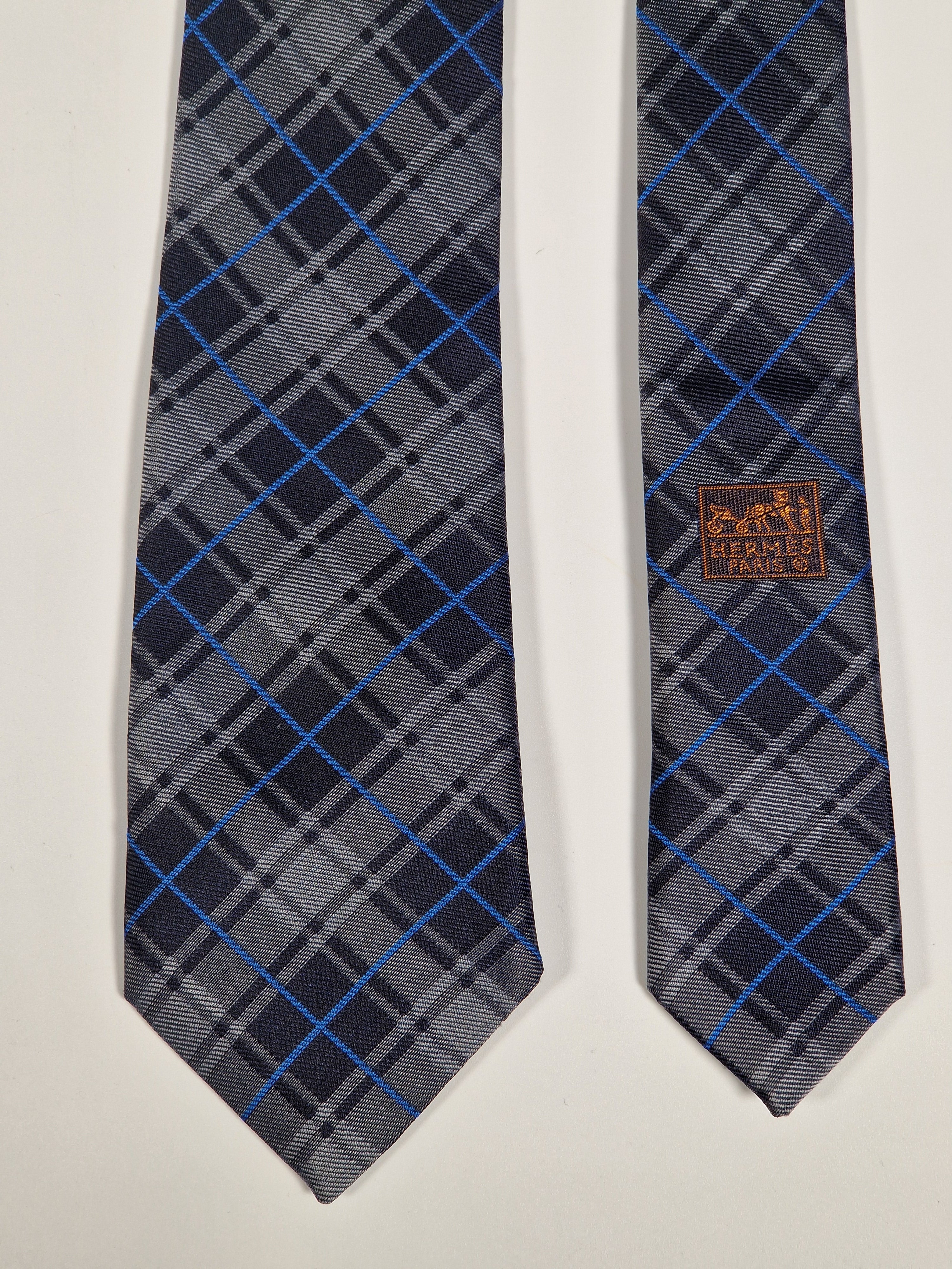 Hermès silk tie blue grey chekerd Hermès 229235 T tie blue