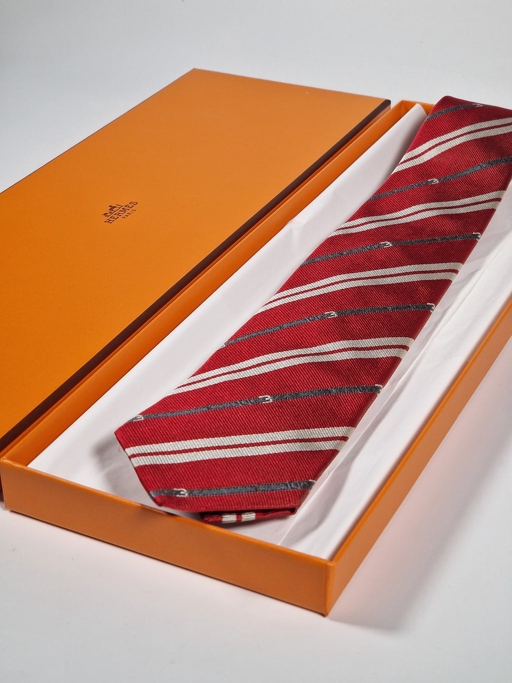Hermés red silk tie horse 339246 T tie