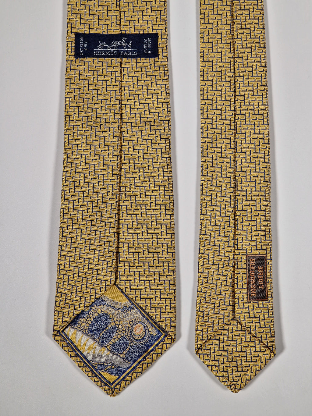 339301 Hermès tie yellow T-rex and H pattern 339301 T
