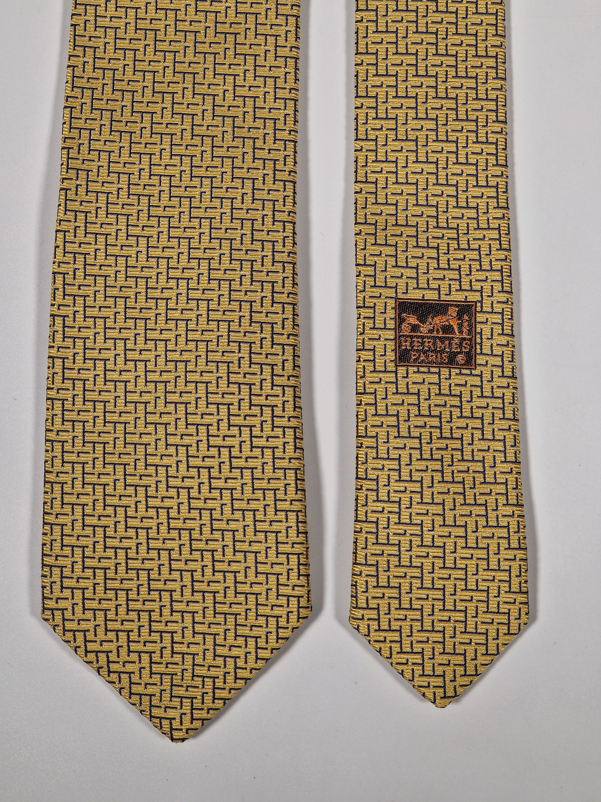 339301 Hermès tie yellow T-rex and H pattern 339301 T