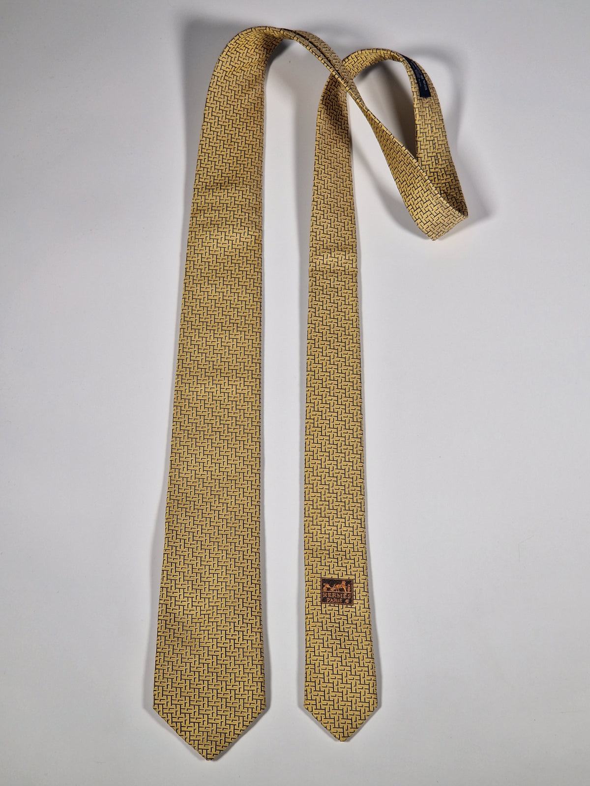 339301 Hermès tie yellow T-rex and H pattern 339301 T